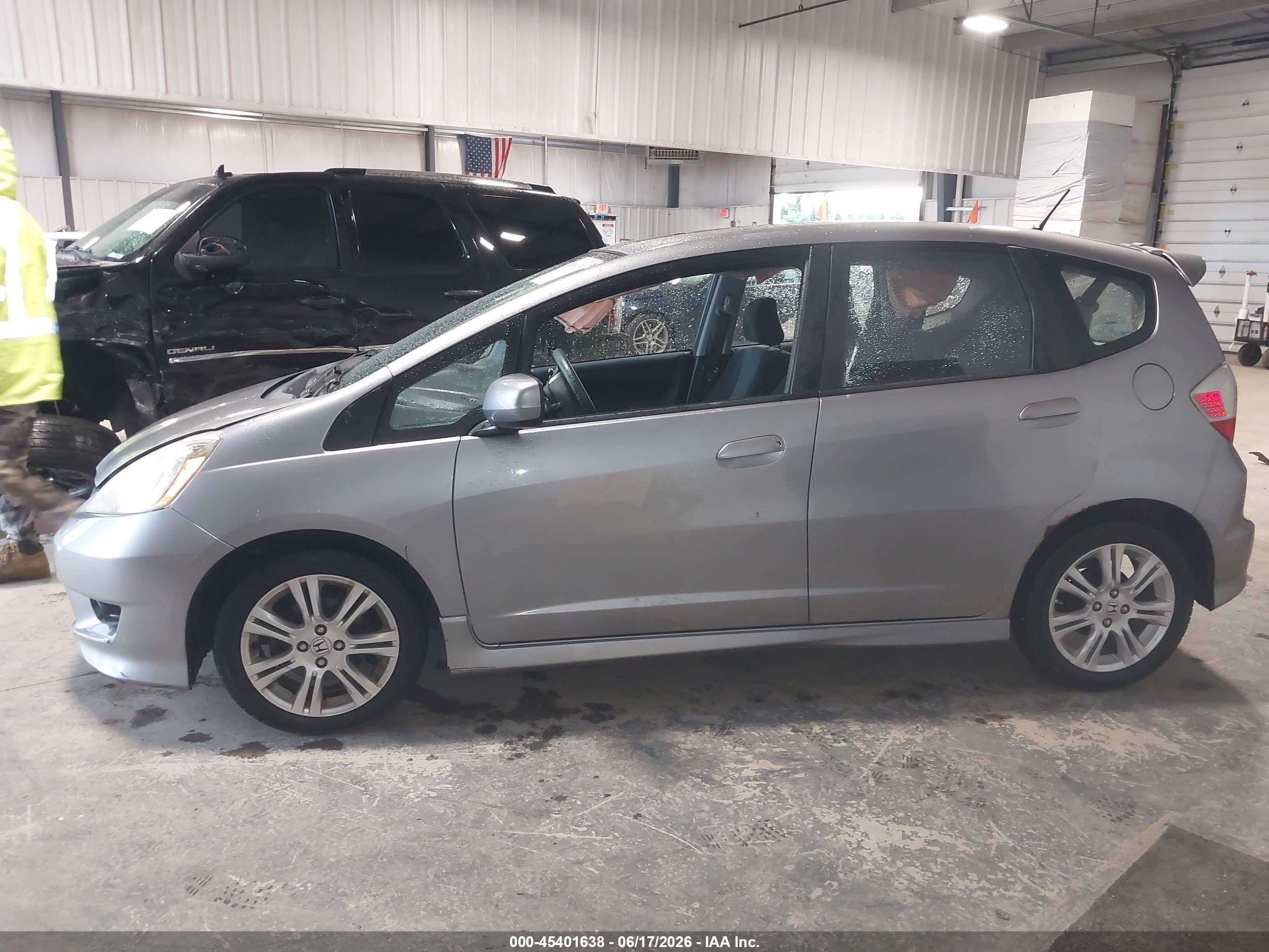 2009 Honda Fit Sport Silver vin: JHMGE88469S060869