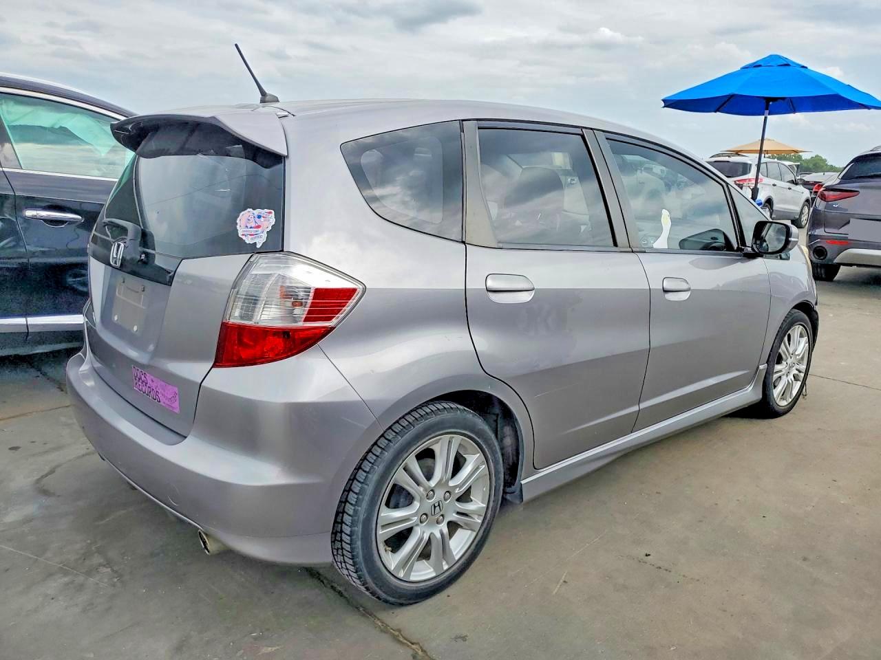 2009 Honda Fit Sport Silver vin: JHMGE88479S068513