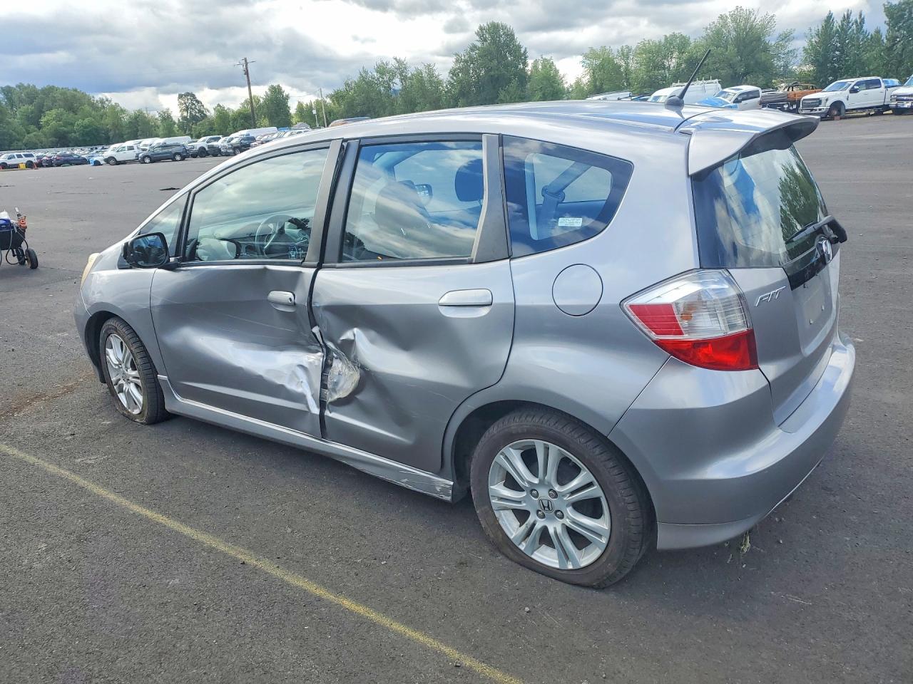 2009 Honda Fit Sport Silver vin: JHMGE88489S027078