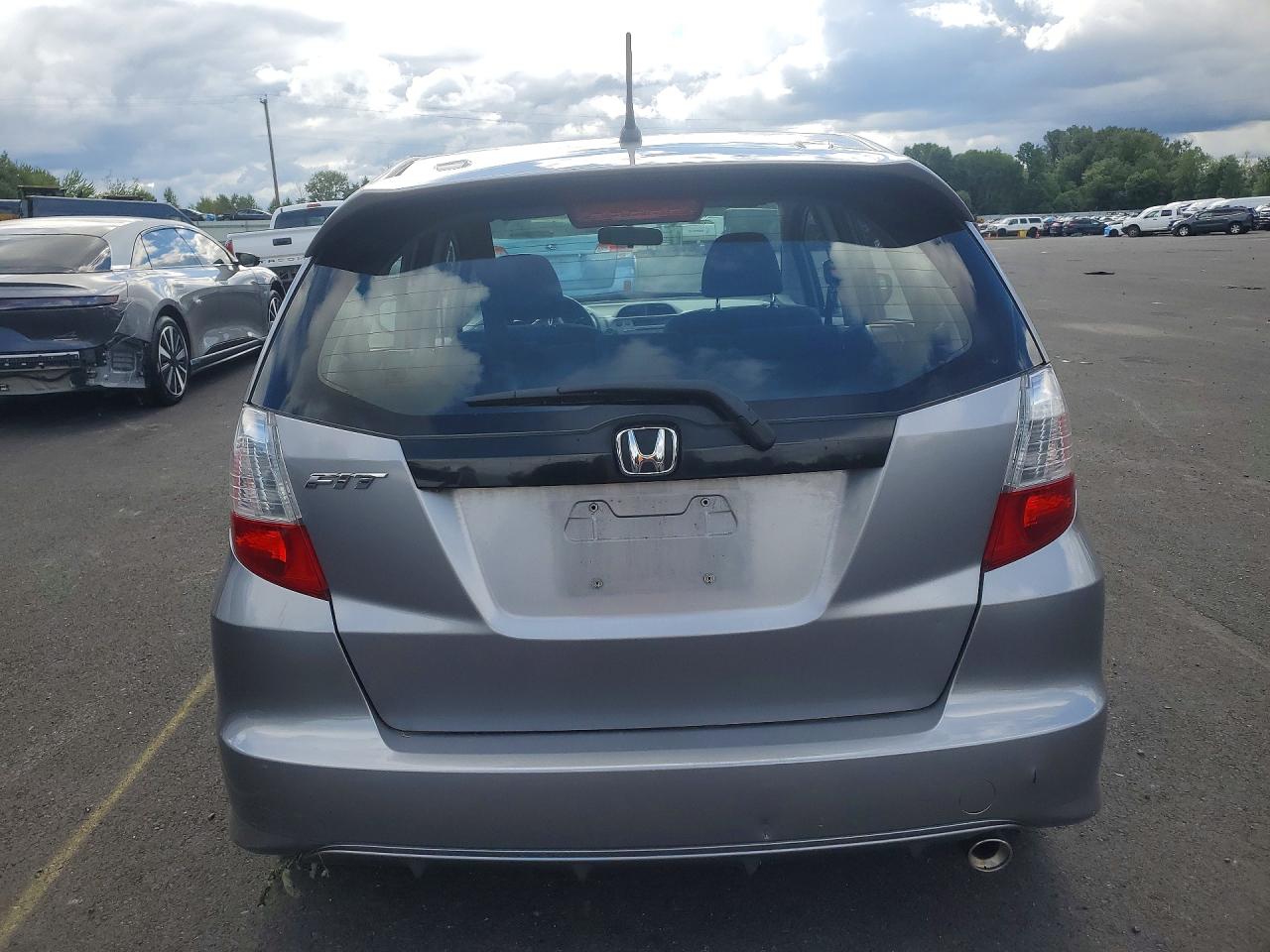 2009 Honda Fit Sport Silver vin: JHMGE88489S027078