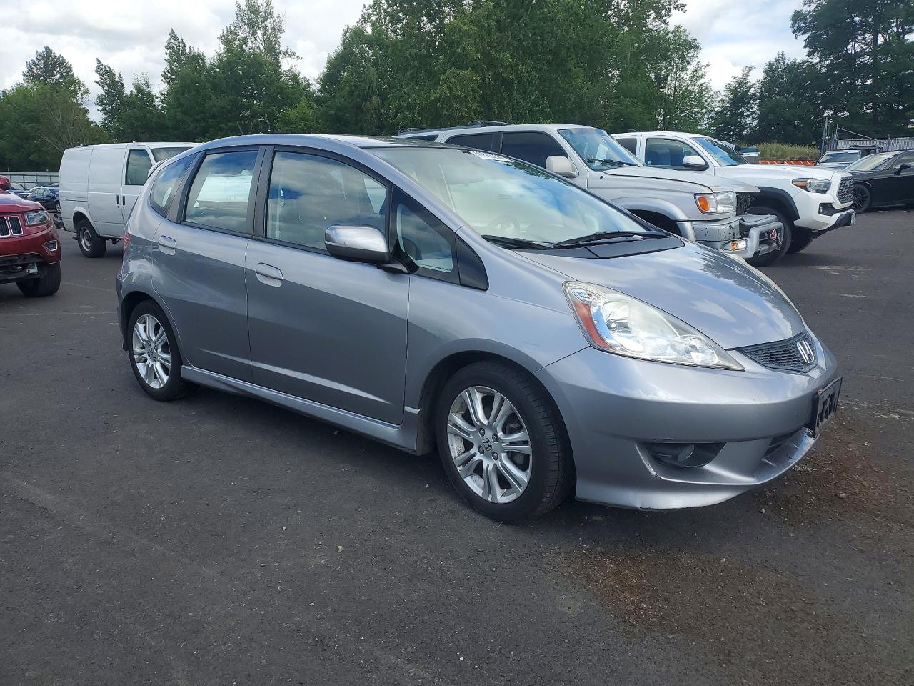 2009 Honda Fit Sport Silver vin: JHMGE88489S027078