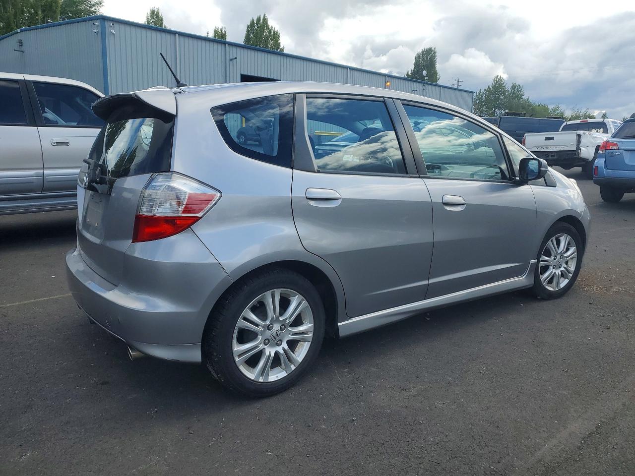 2009 Honda Fit Sport Silver vin: JHMGE88489S027078