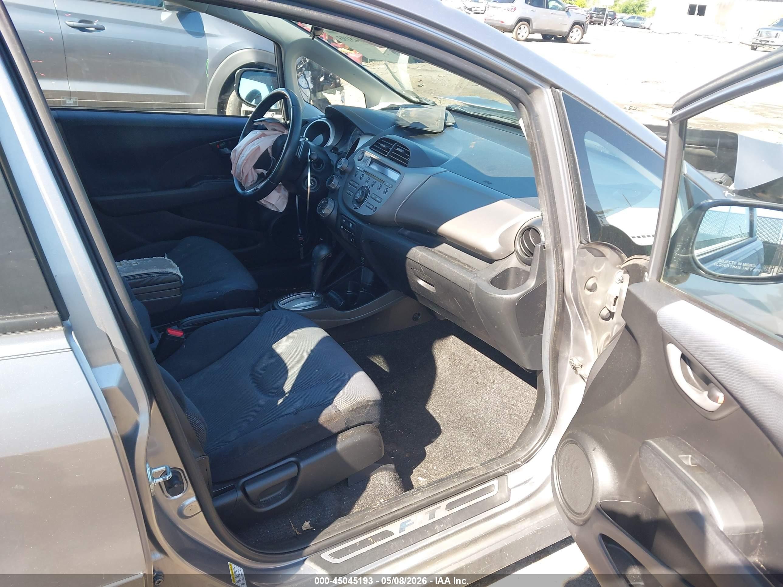 2009 Honda Fit Sport Silver vin: JHMGE88499S027221