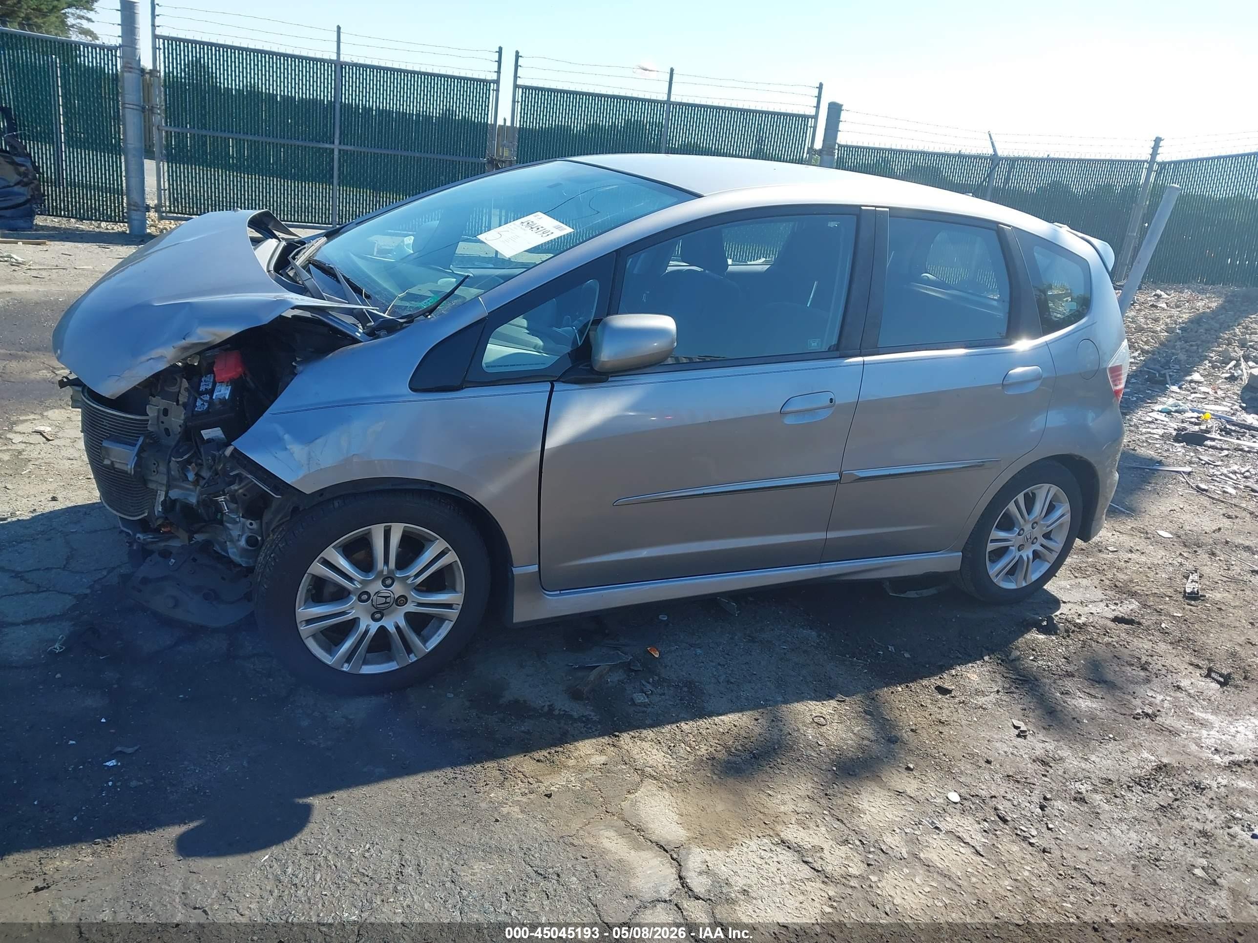 2009 Honda Fit Sport Silver vin: JHMGE88499S027221