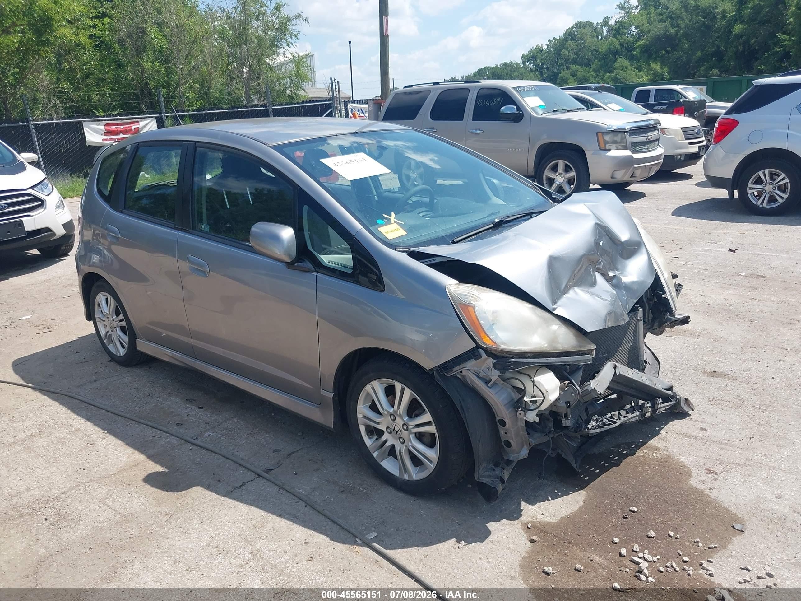 2009 Honda Fit Sport Silver vin: JHMGE884X9S008290