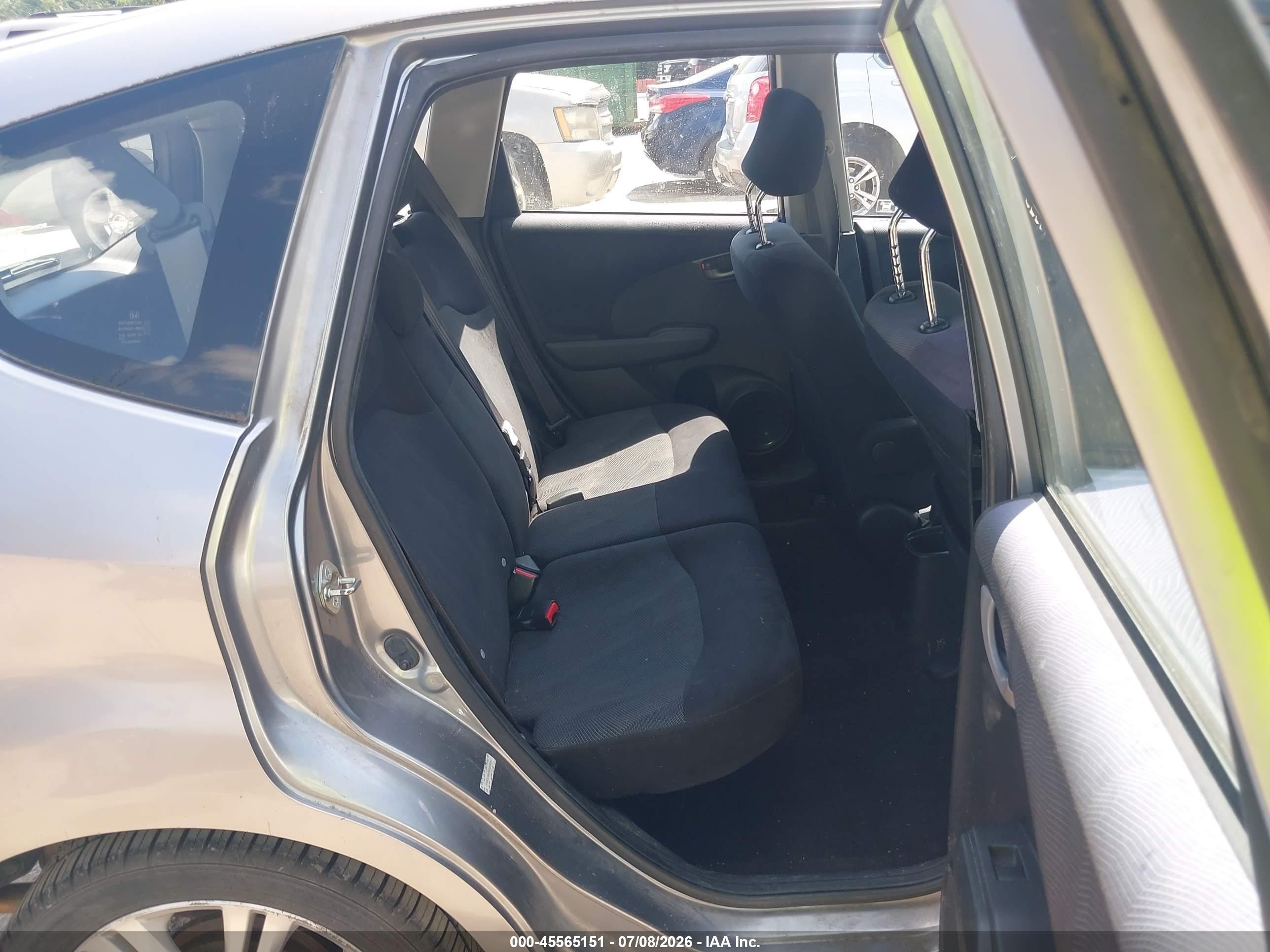 2009 Honda Fit Sport Silver vin: JHMGE884X9S008290