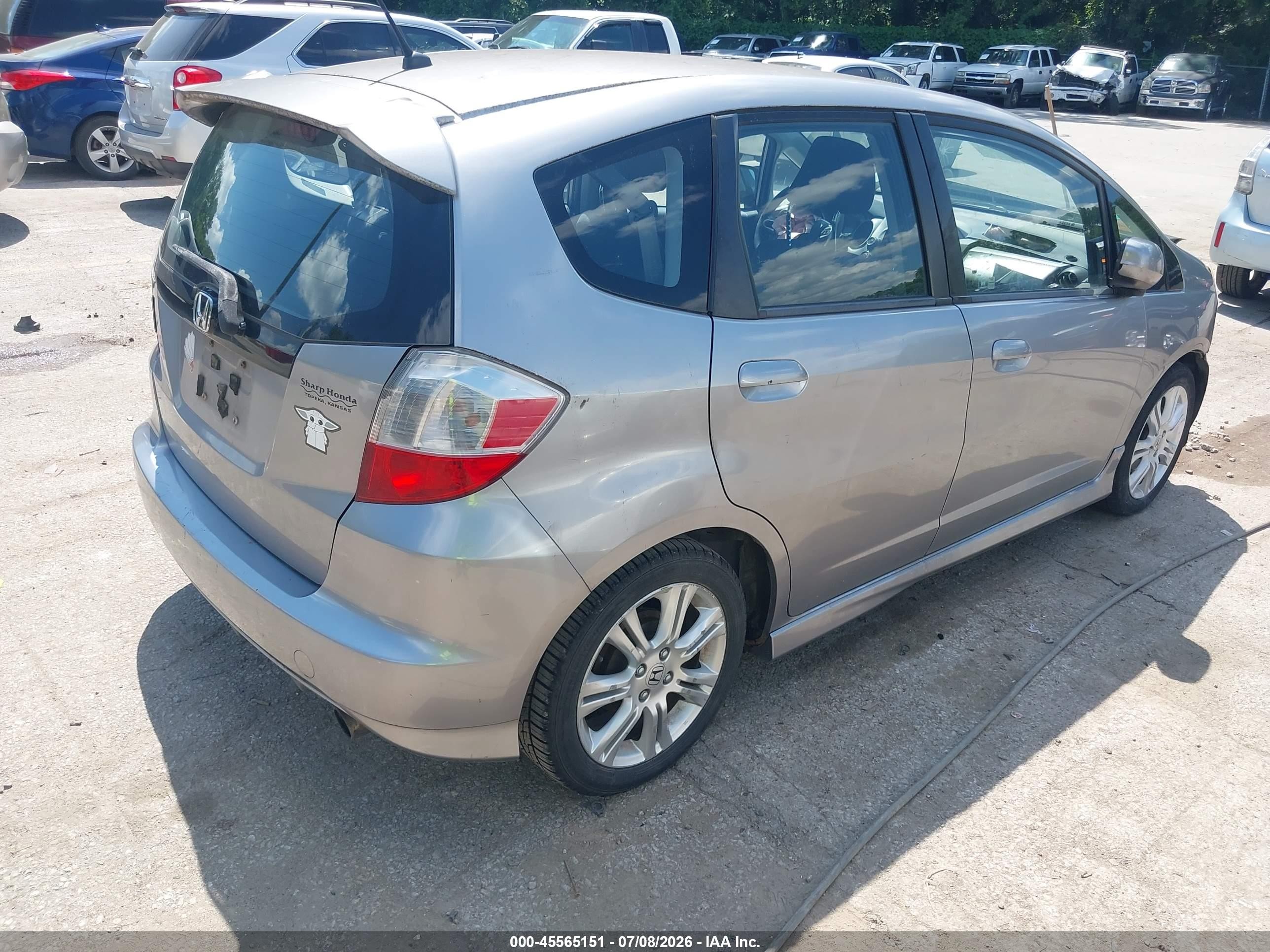 2009 Honda Fit Sport Silver vin: JHMGE884X9S008290