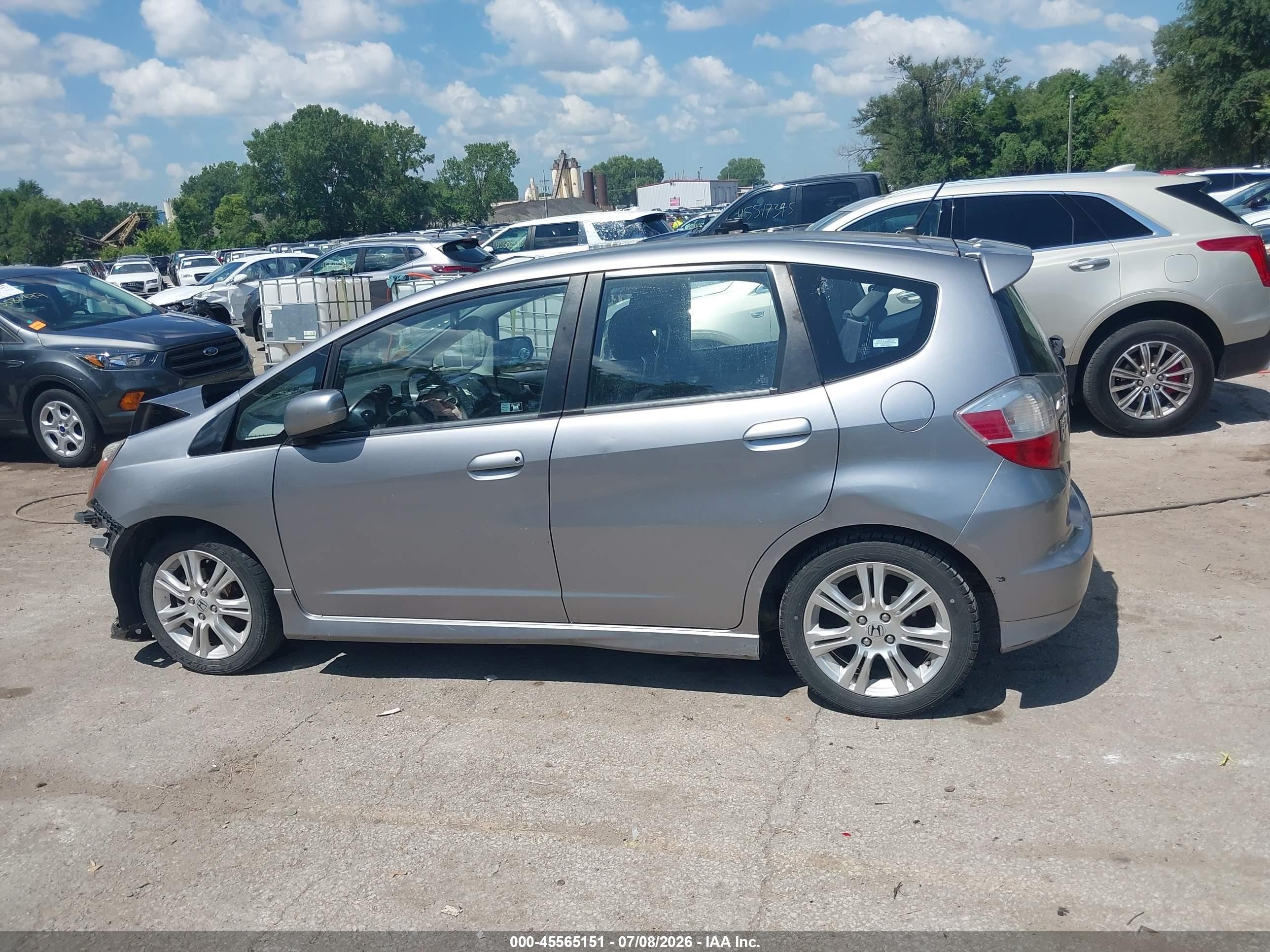 2009 Honda Fit Sport Silver vin: JHMGE884X9S008290