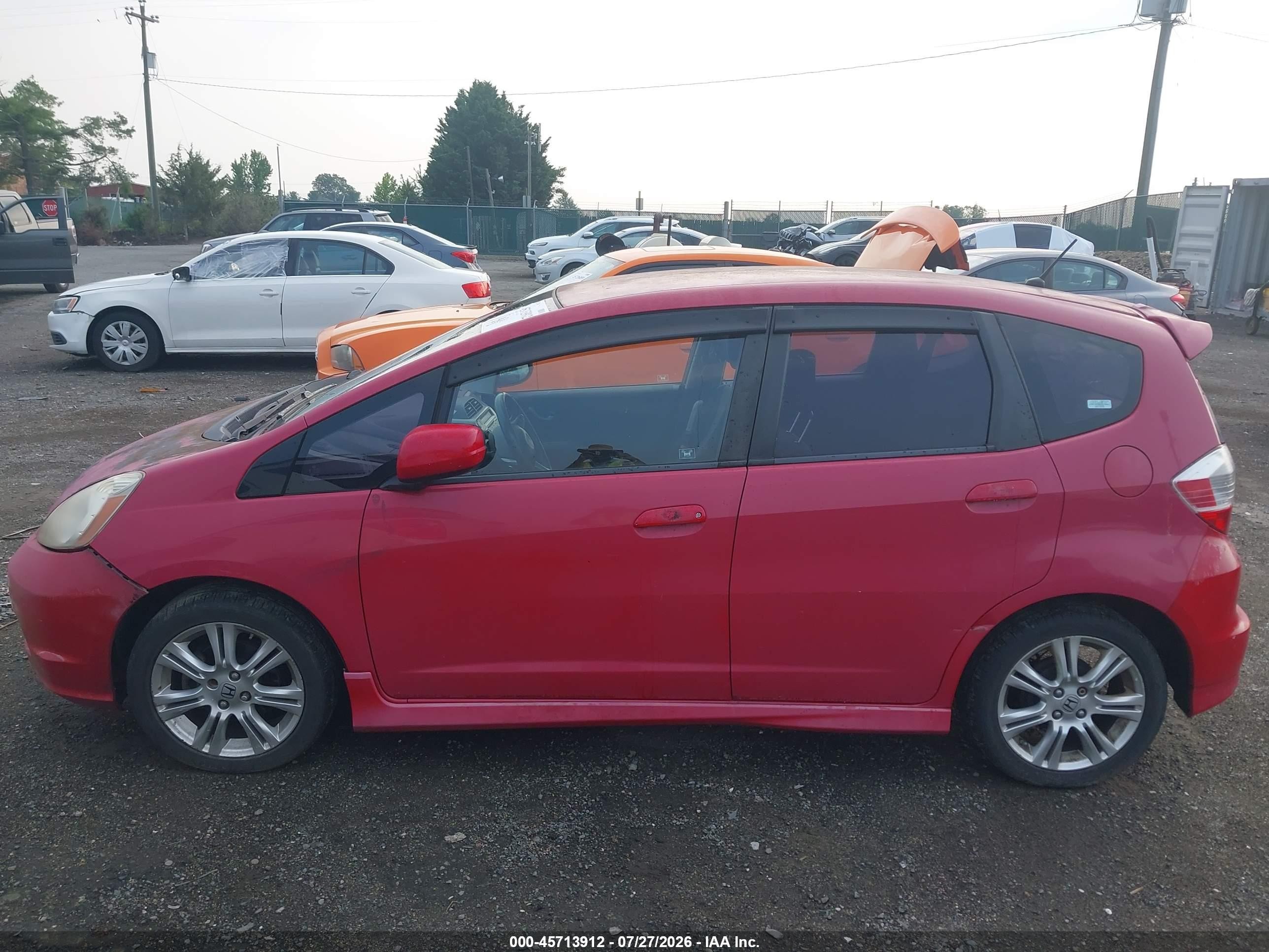 2009 Honda Fit Sport Red vin: JHMGE884X9S036574