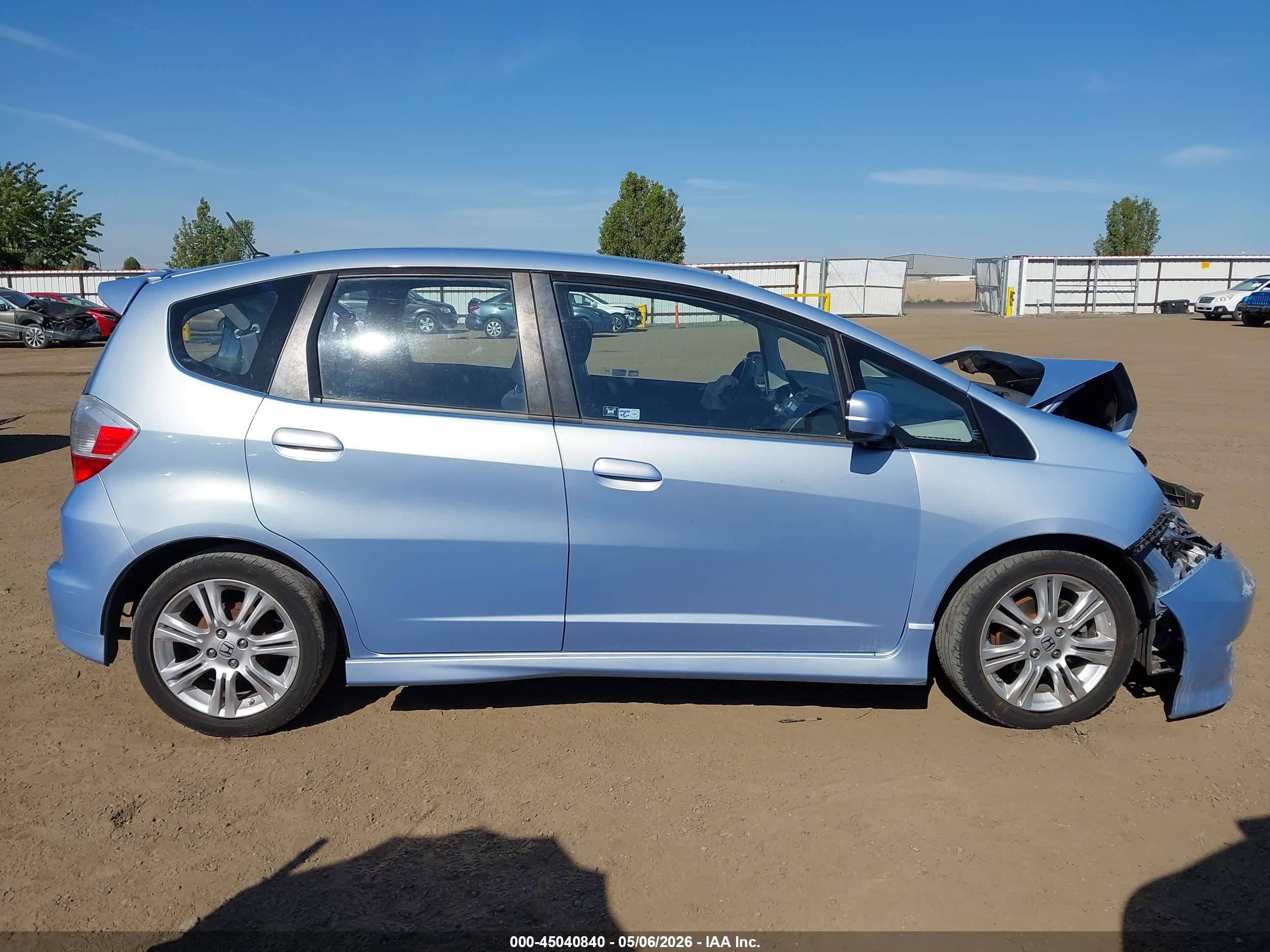 2009 Honda Fit Sport Blue vin: JHMGE884X9S056307