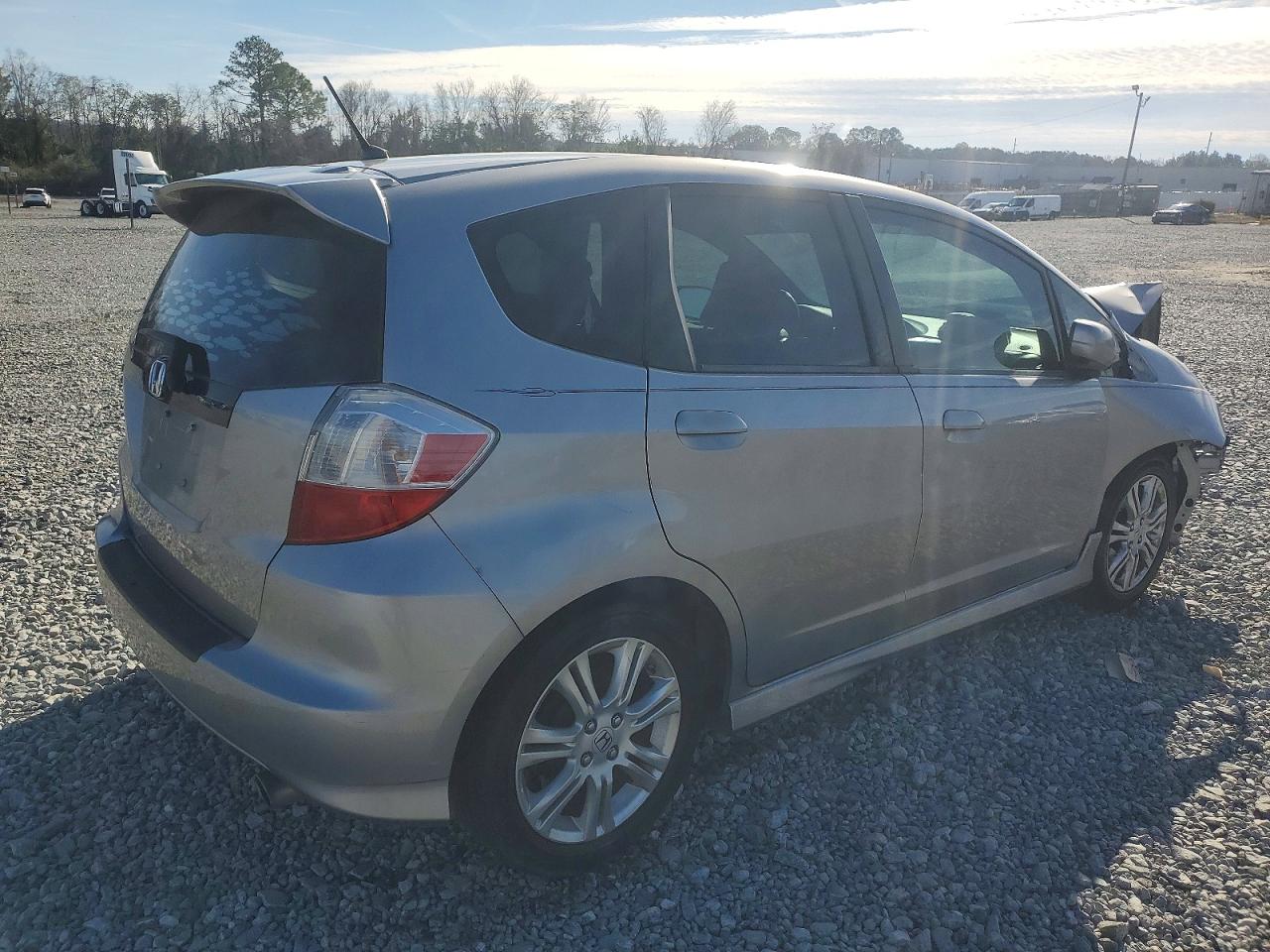 2009 Honda Fit Sport Silver vin: JHMGE88669S020583