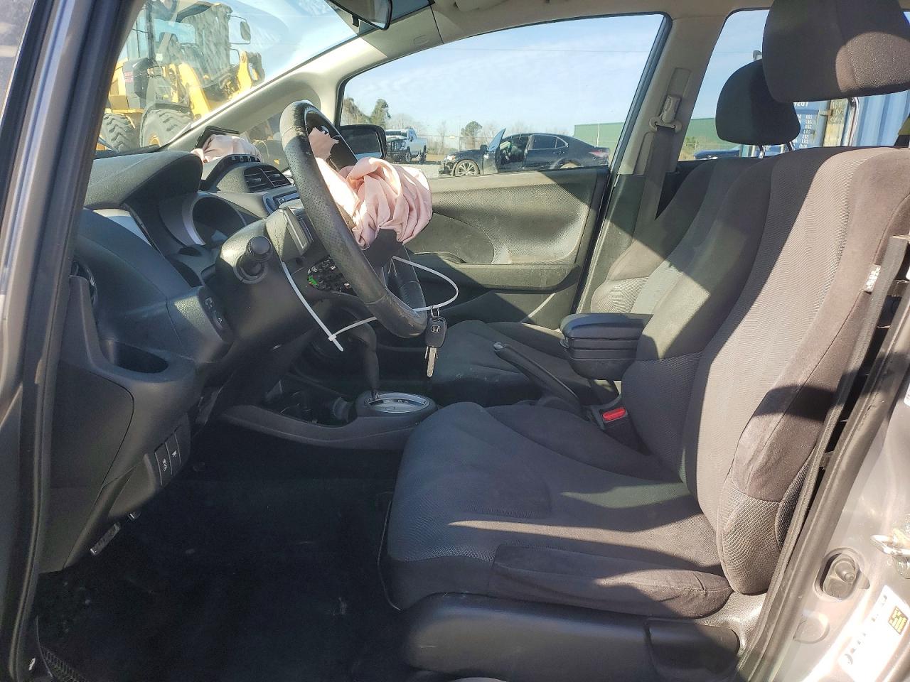 2009 Honda Fit Sport Silver vin: JHMGE88669S020583