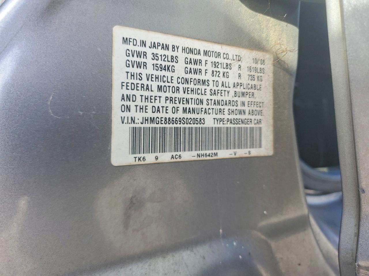 2009 Honda Fit Sport Silver vin: JHMGE88669S020583