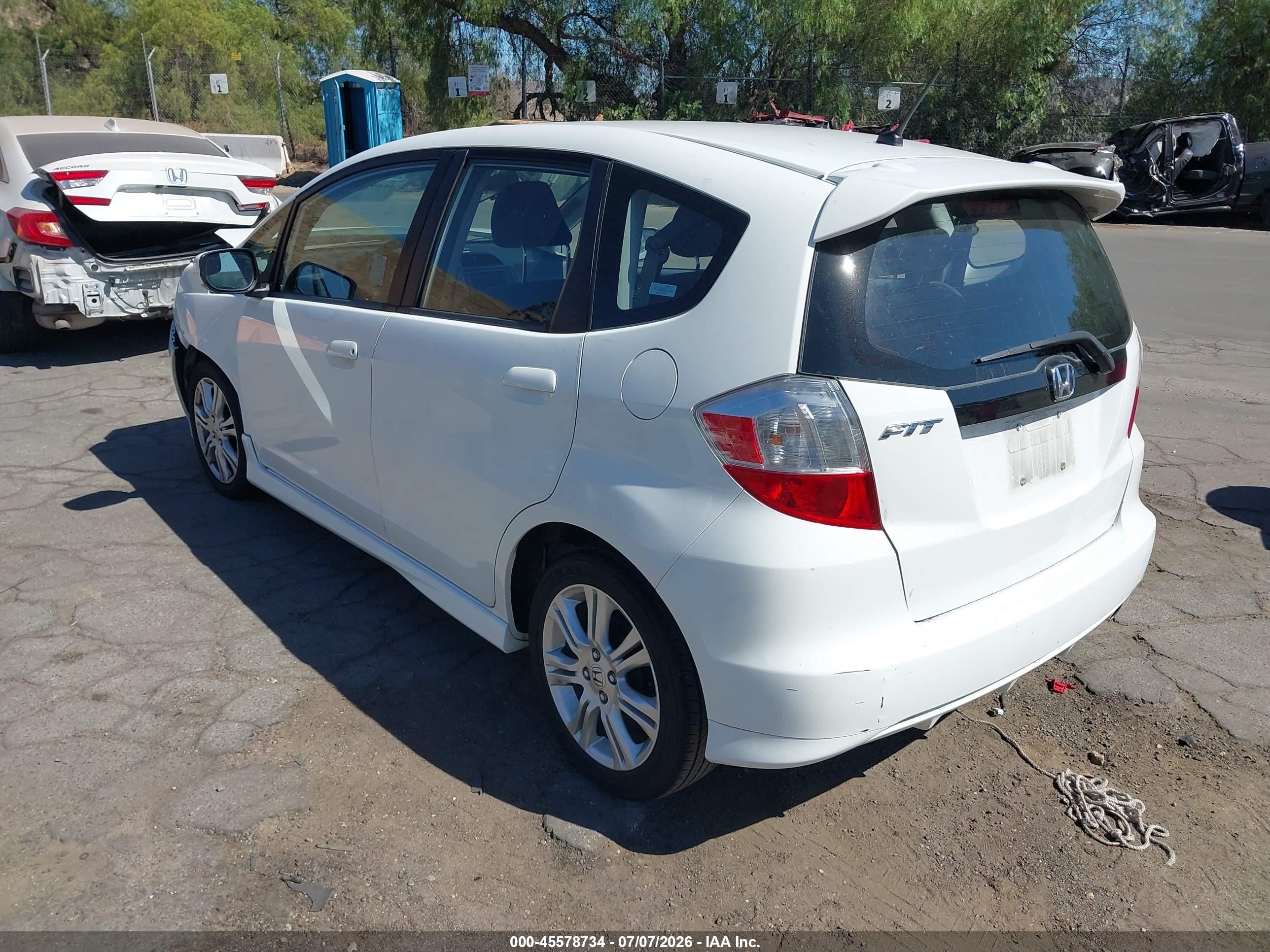 2009 Honda Fit Sport White vin: JHMGE88669S060324