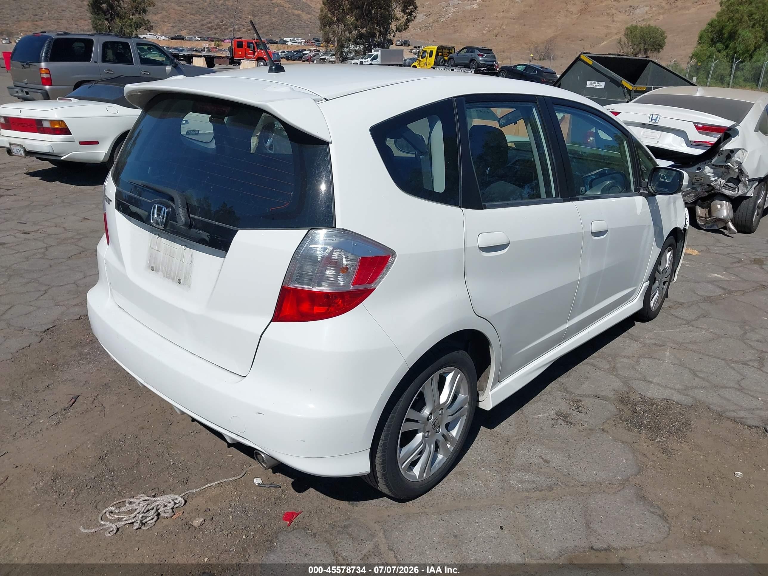 2009 Honda Fit Sport White vin: JHMGE88669S060324