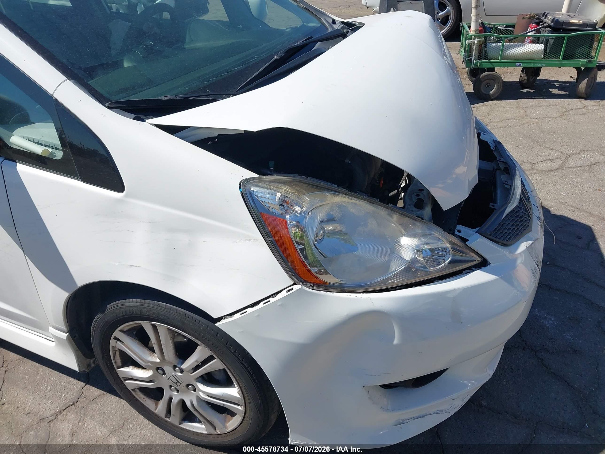 2009 Honda Fit Sport White vin: JHMGE88669S060324