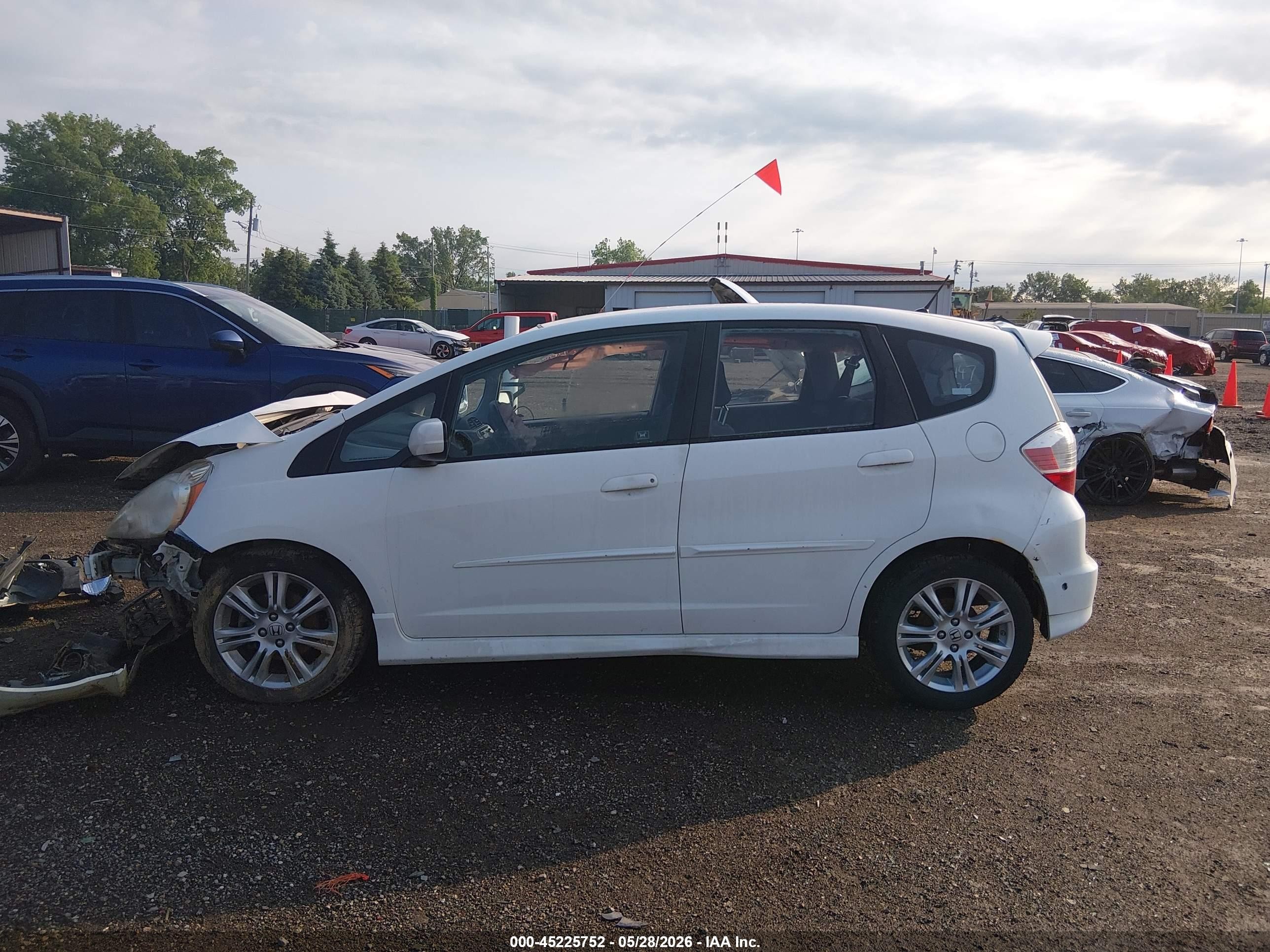 2009 Honda Fit Sport Белый vin: JHMGE88669S062705