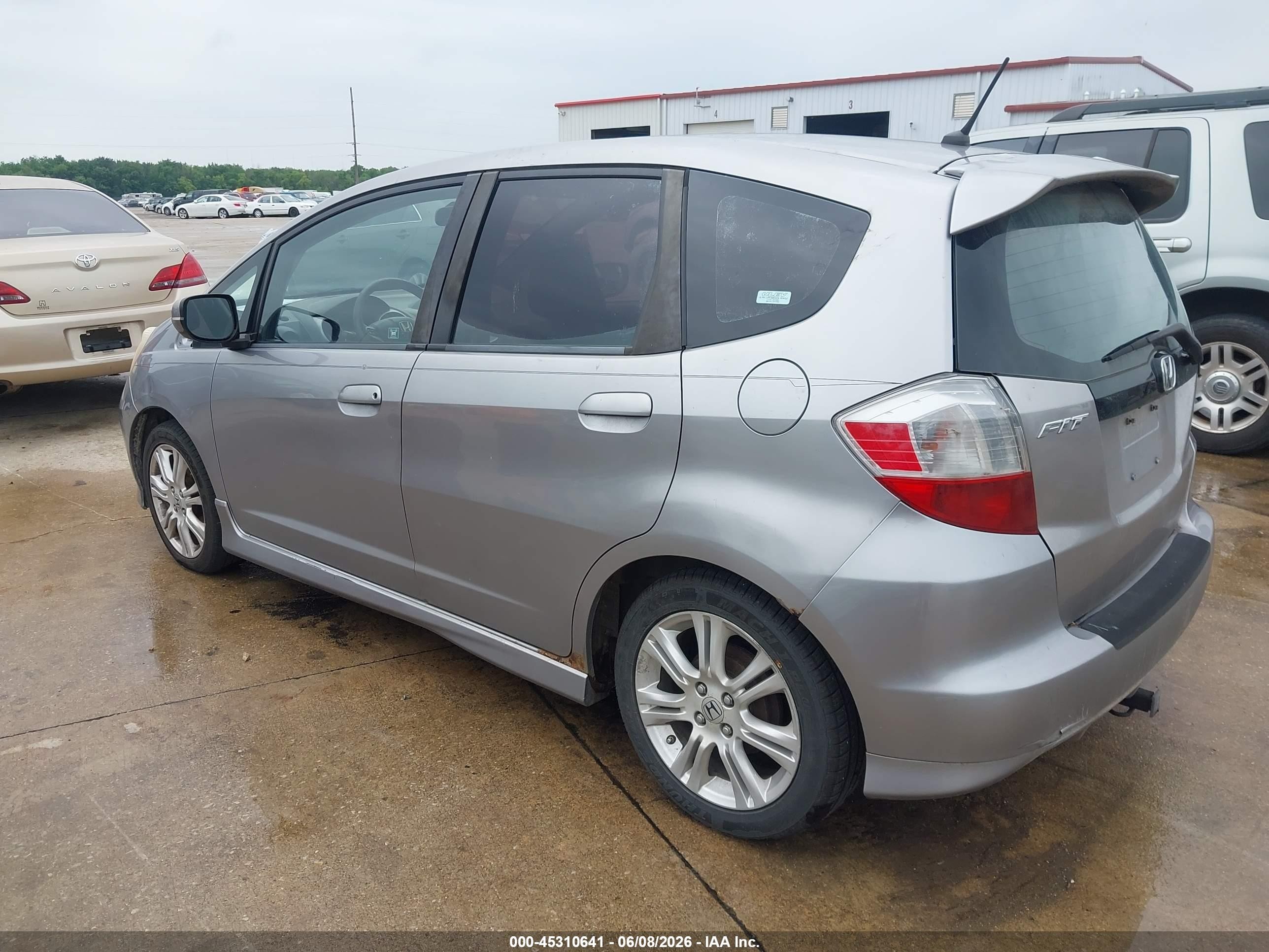 2009 Honda Fit Sport Silver vin: JHMGE88679S030085