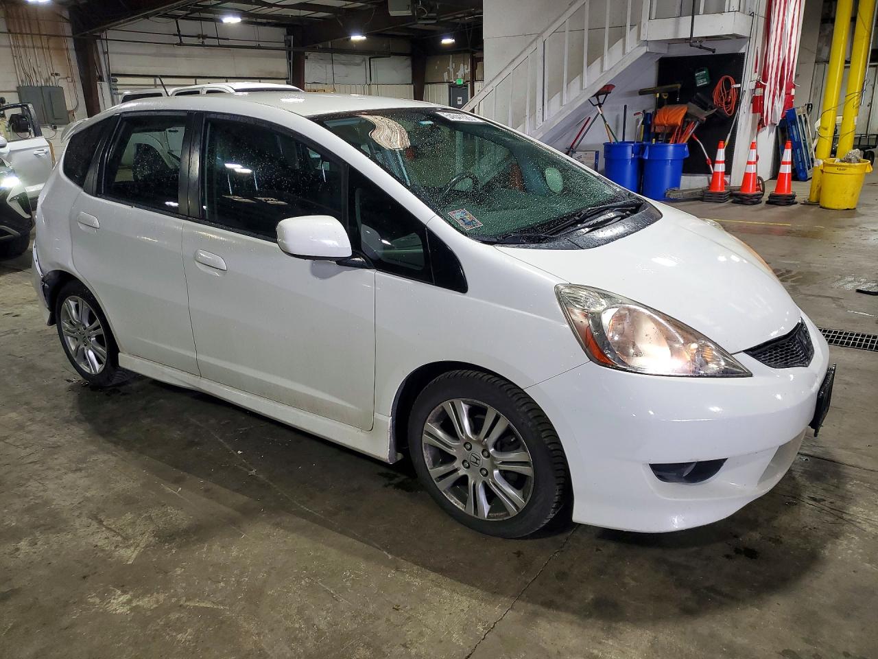 2009 Honda Fit Sport White vin: JHMGE88679S051776