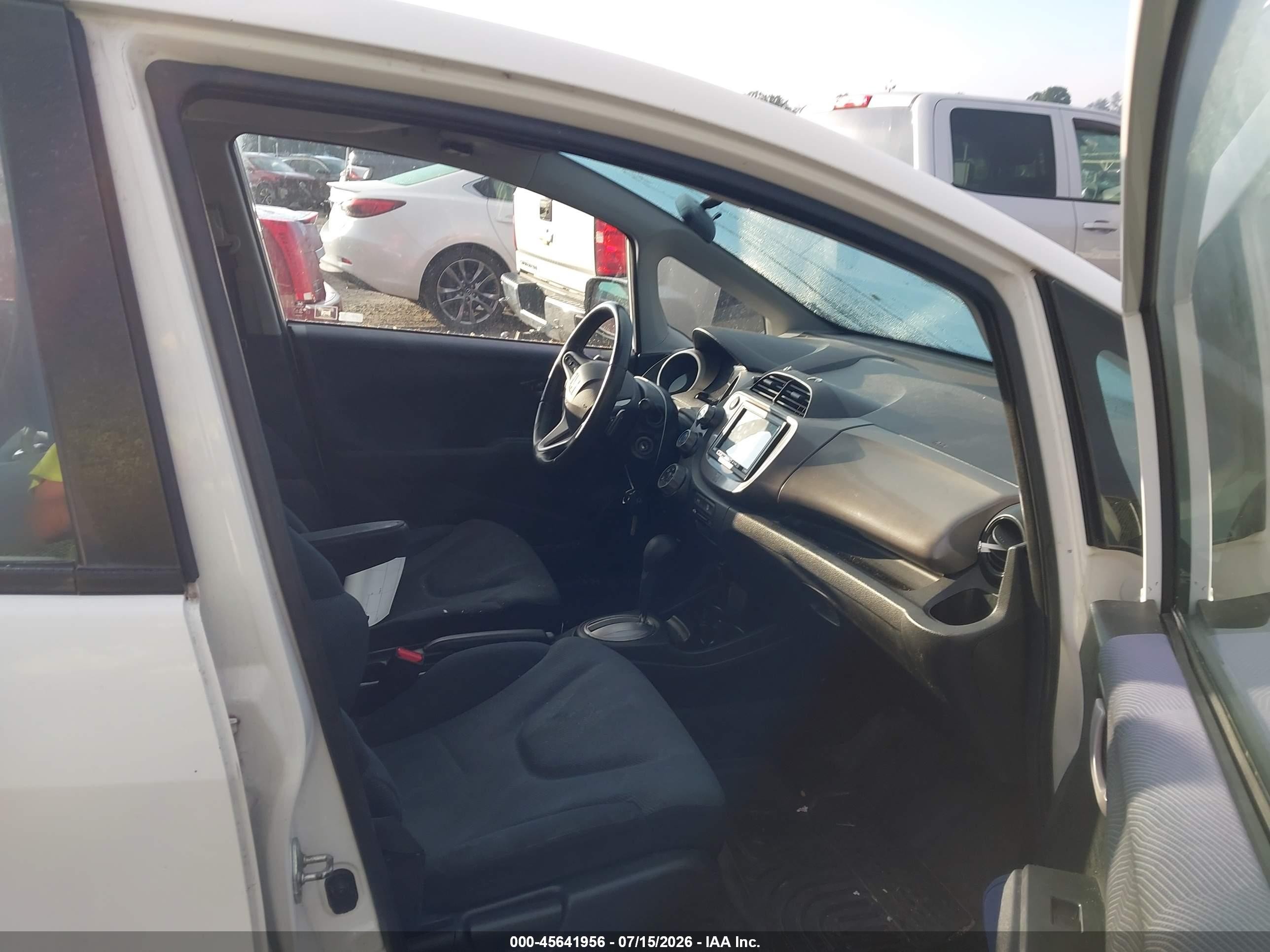 2009 Honda Fit Sport White vin: JHMGE88699S062682