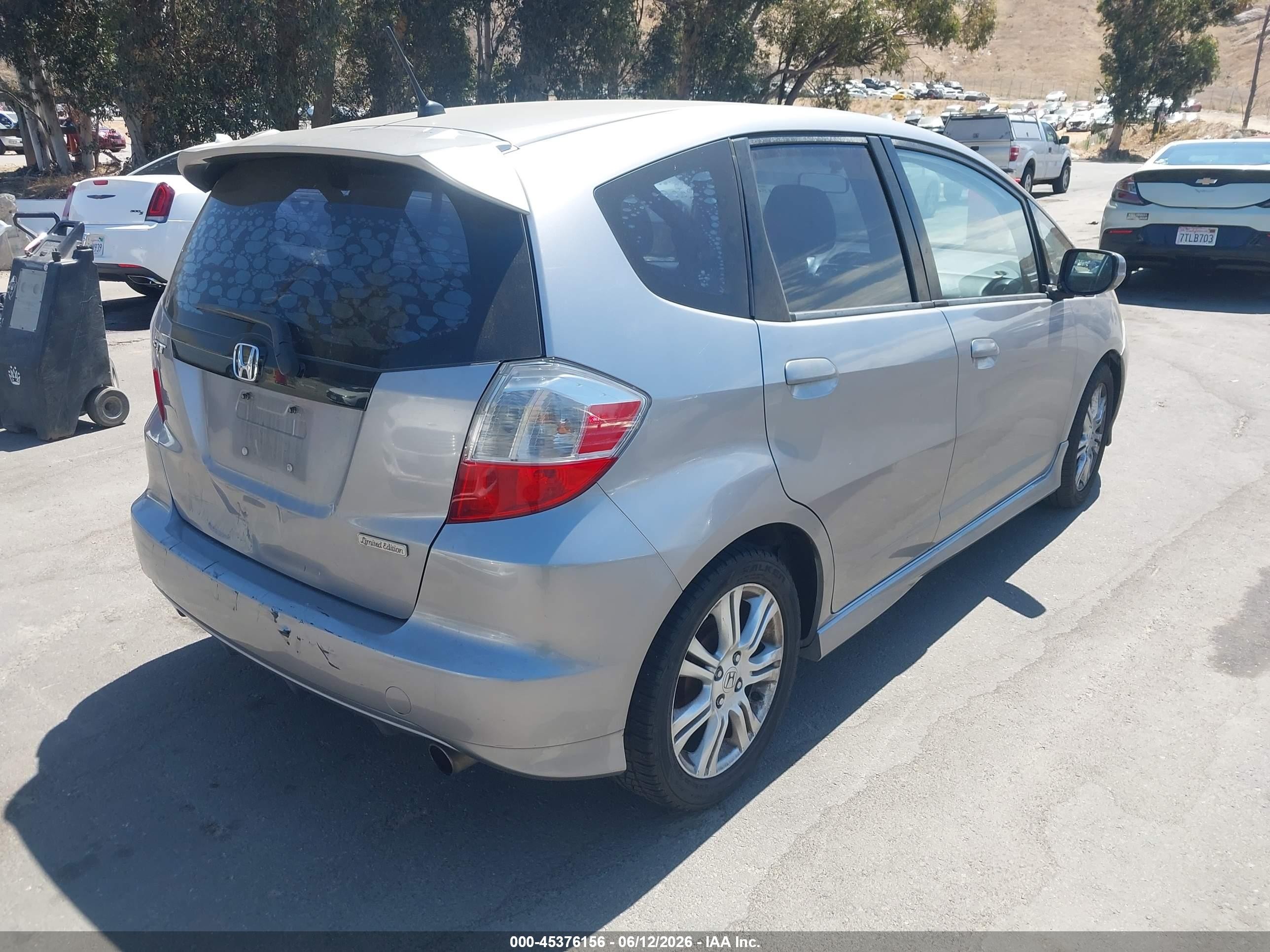 2009 Honda Fit Sport Silver vin: JHMGE886X9S020599