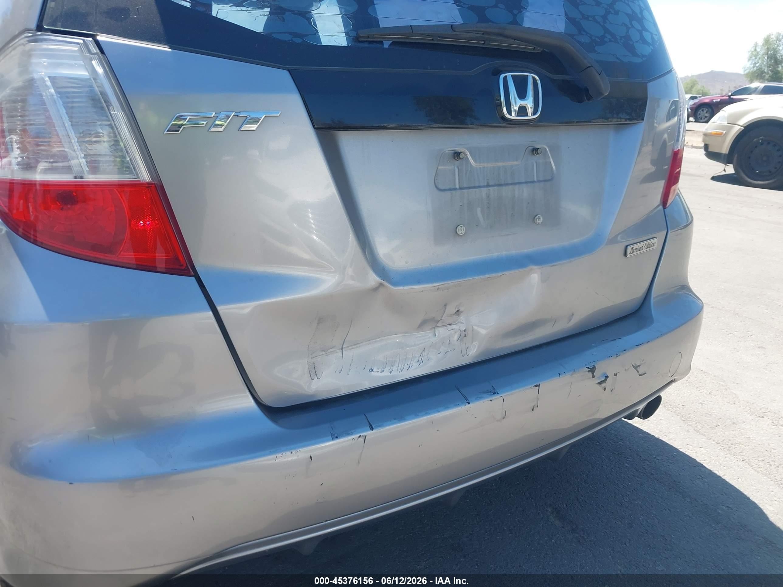 2009 Honda Fit Sport Silver vin: JHMGE886X9S020599