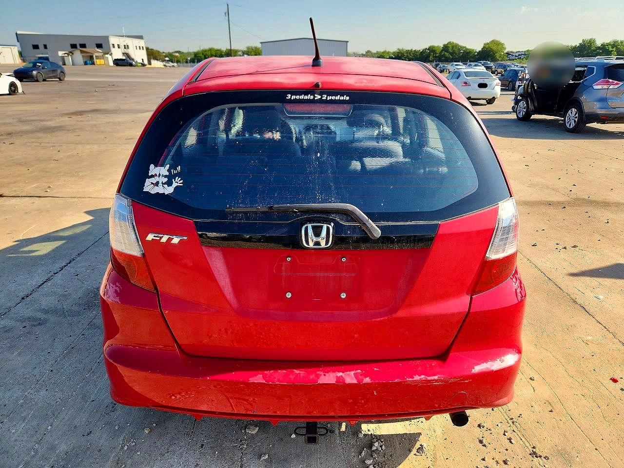 2011 Honda Fit Red vin: JHMGE8G31BC008722