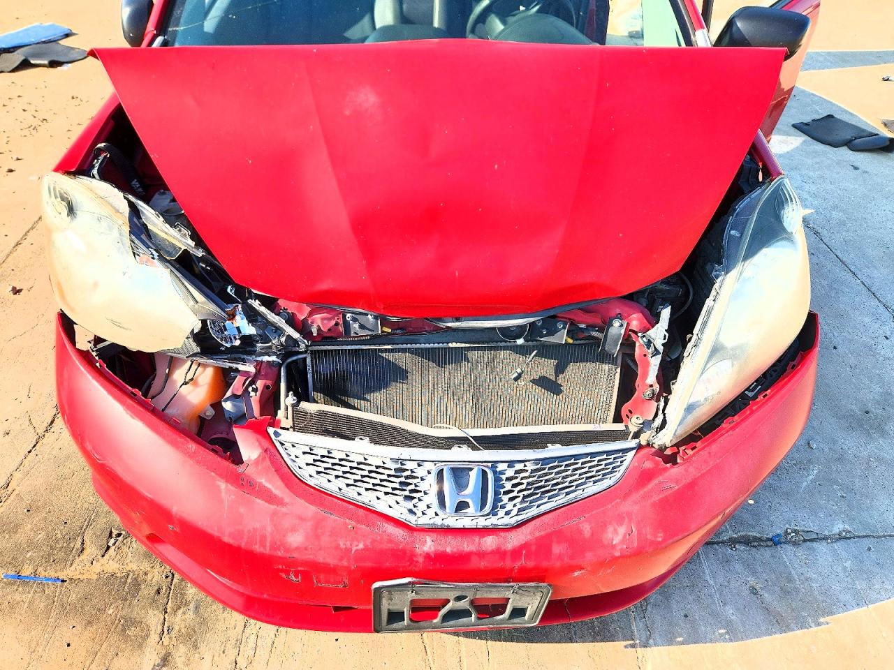 2011 Honda Fit Red vin: JHMGE8G31BC008722