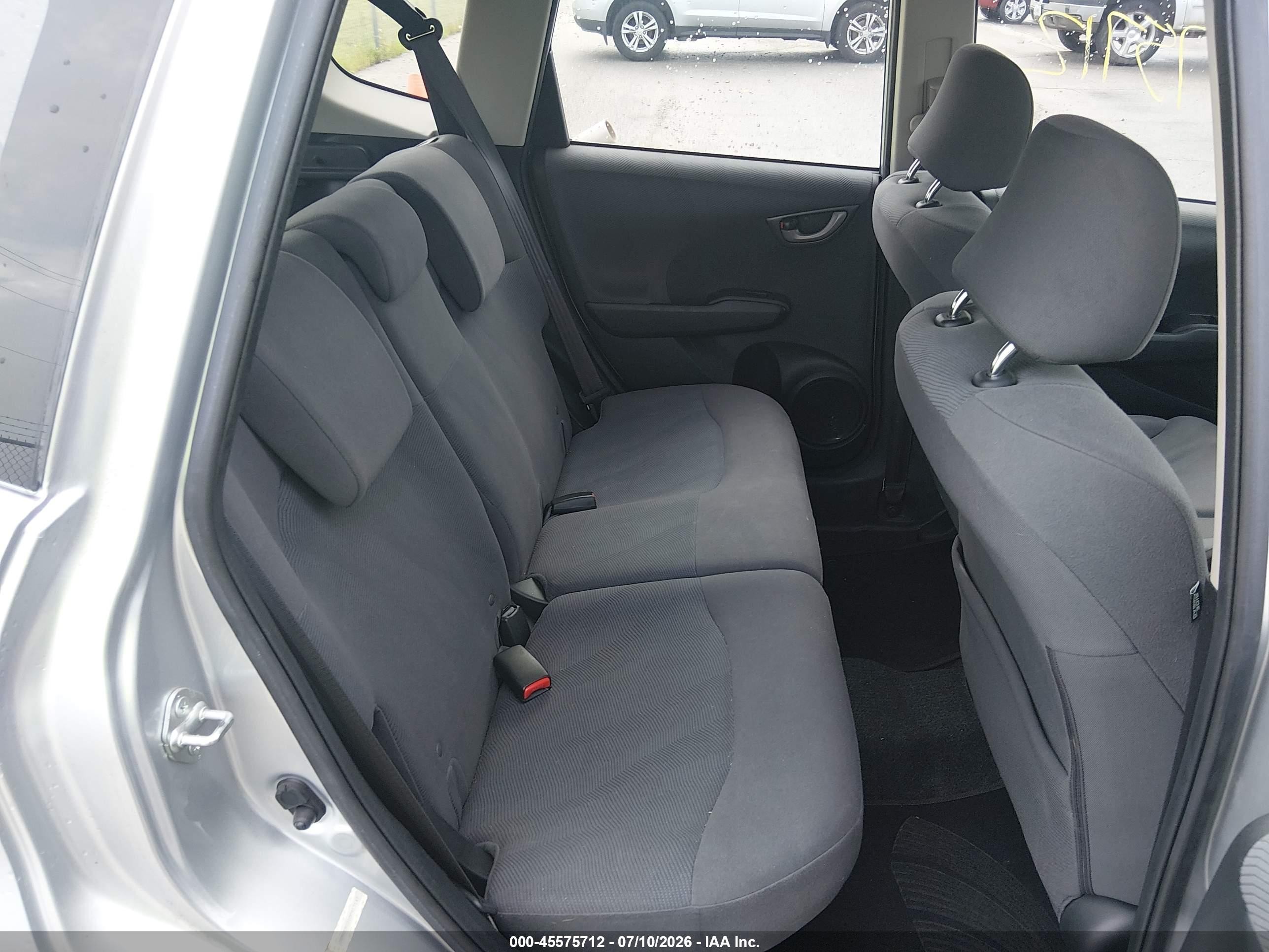 2013 Honda Fit   Silver vin: JHMGE8G31DC017147