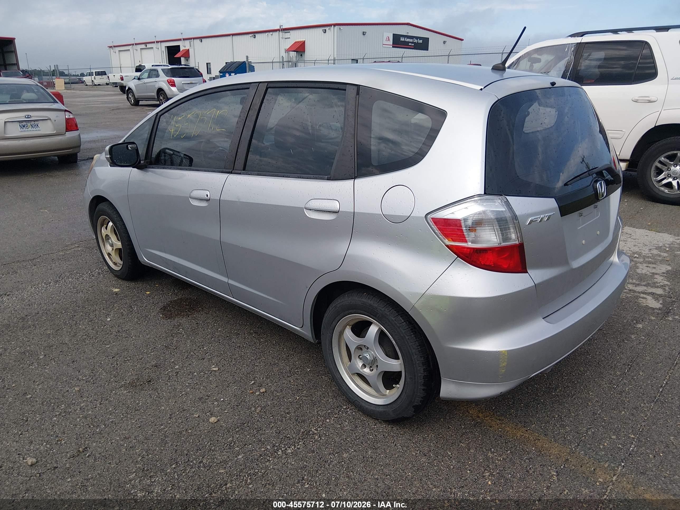 2013 Honda Fit   Silver vin: JHMGE8G31DC017147