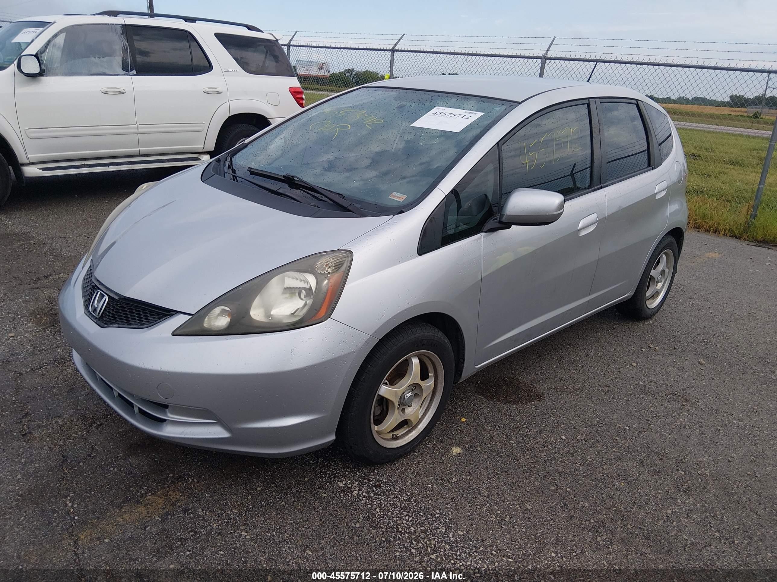 2013 Honda Fit   Silver vin: JHMGE8G31DC017147