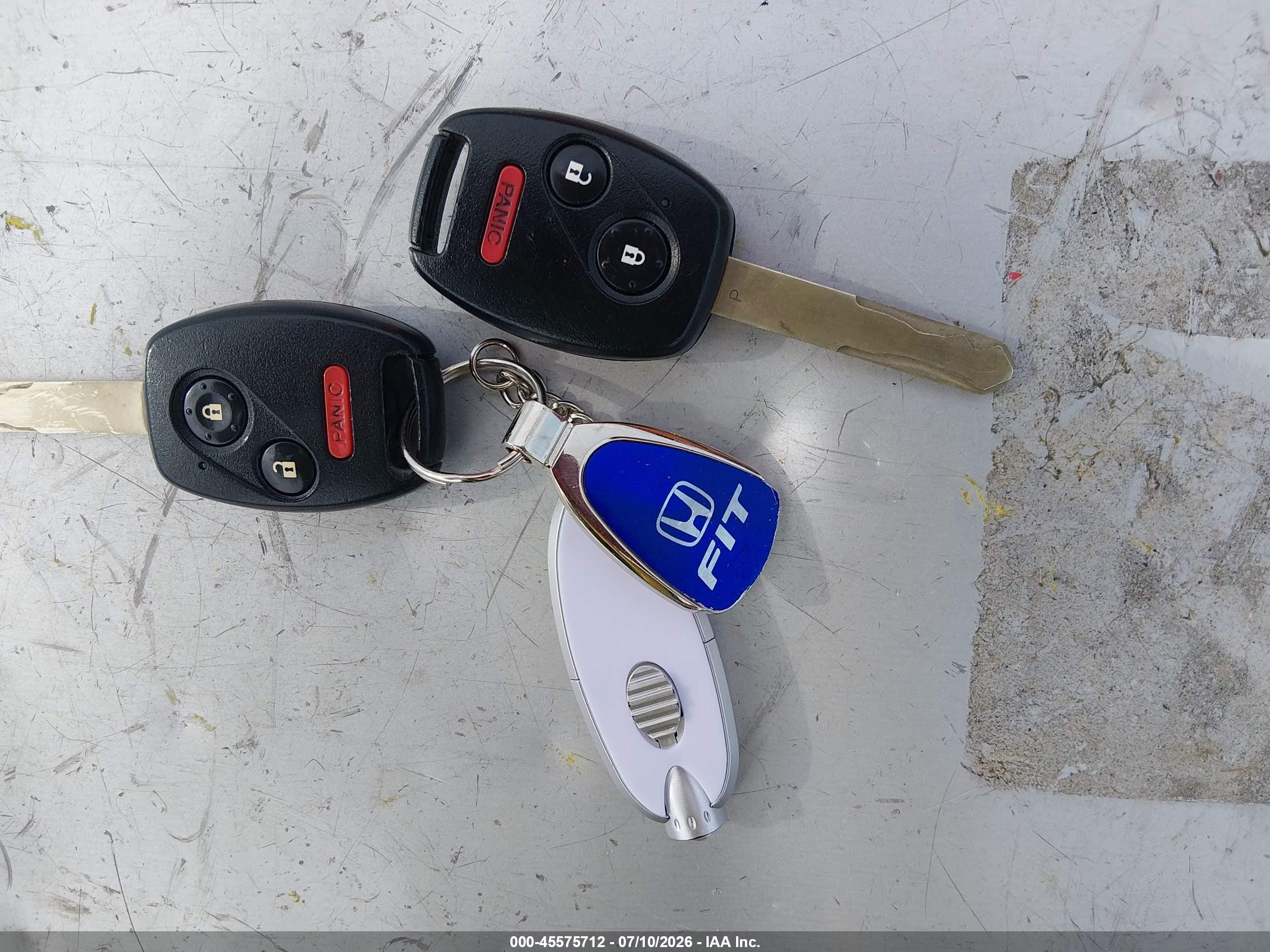 2013 Honda Fit   Silver vin: JHMGE8G31DC017147