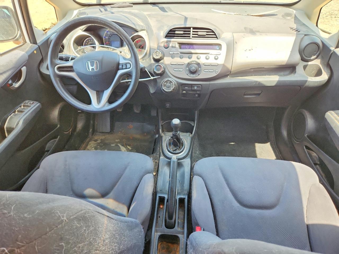 2013 Honda Fit White vin: JHMGE8G32DC015441