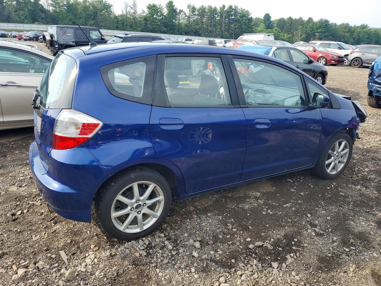 2013 Honda Fit Blue vin: JHMGE8G33DC017358