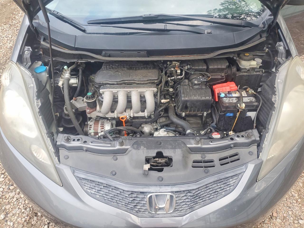 2013 Honda Fit Silver vin: JHMGE8G33DC047685