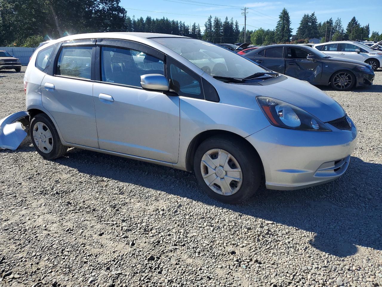 2013 Honda Fit Серебряный vin: JHMGE8G33DC078029