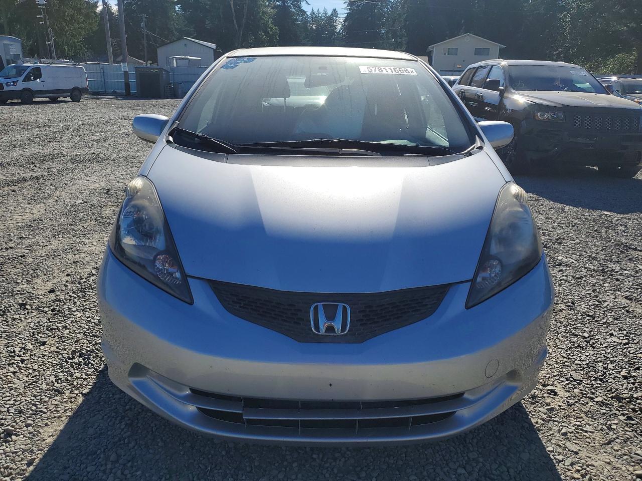 2013 Honda Fit Серебряный vin: JHMGE8G33DC078029