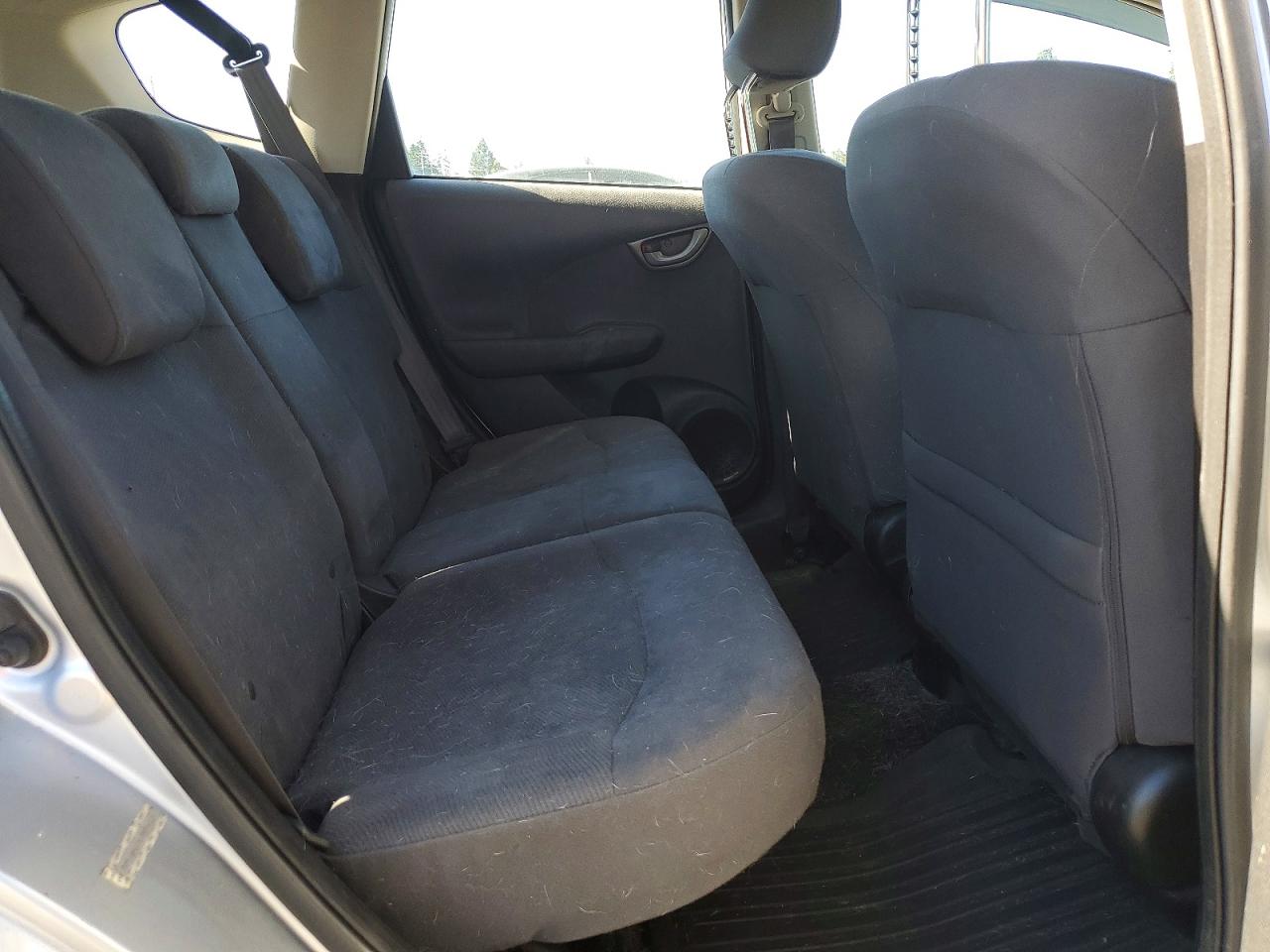 2013 Honda Fit Серебряный vin: JHMGE8G33DC078029
