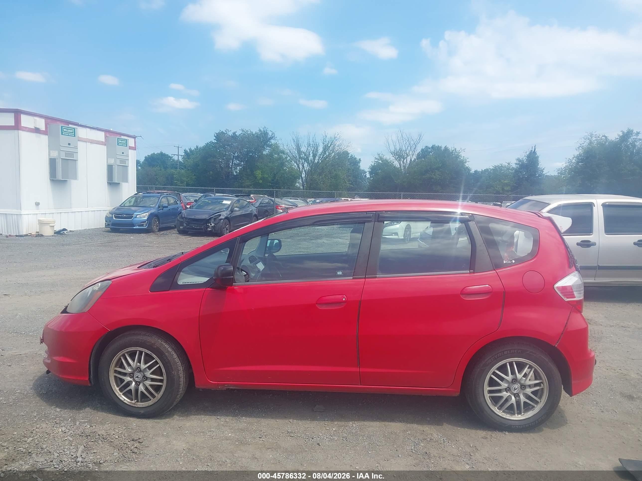 2011 Honda Fit   Red vin: JHMGE8G35BS001147