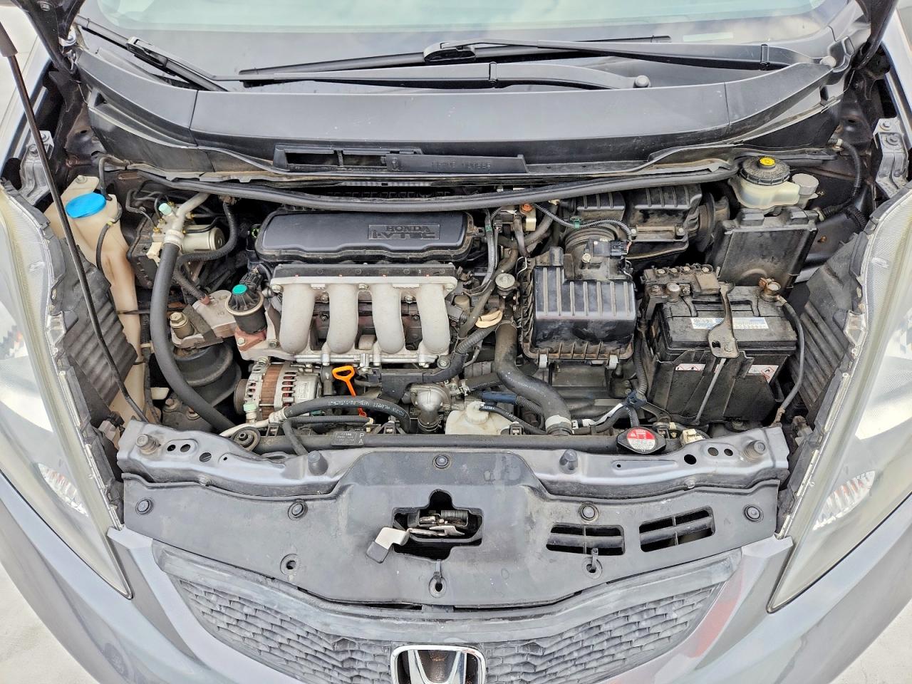 2013 Honda Fit Gray vin: JHMGE8G35DC027552