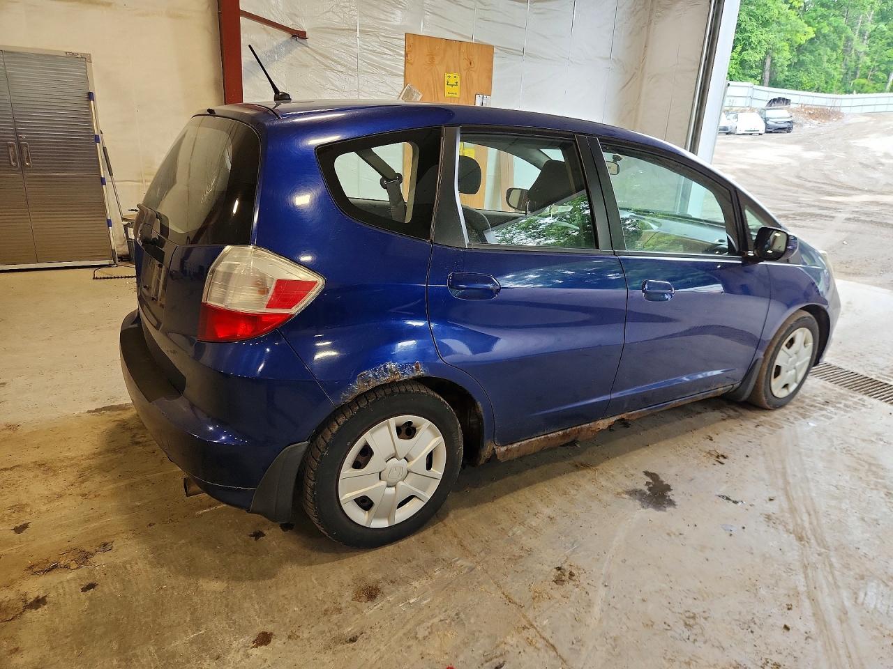 2013 Honda Fit Blue vin: JHMGE8G38DC066569