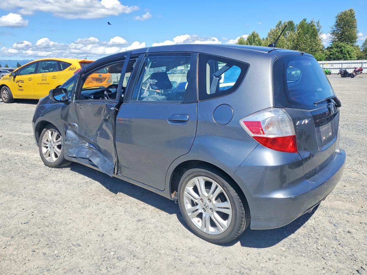 2013 Honda Fit Gray vin: JHMGE8G38DC067365