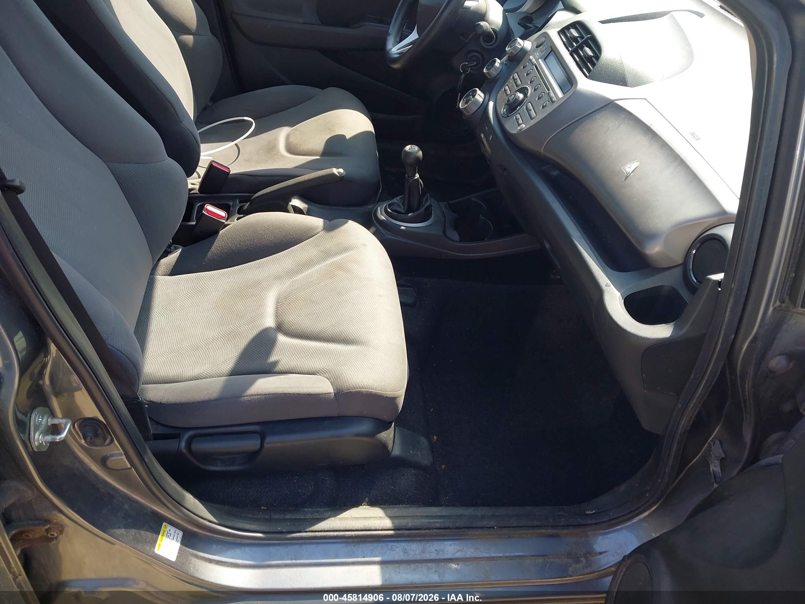 2013 Honda Fit   Серый vin: JHMGE8G38DC069293