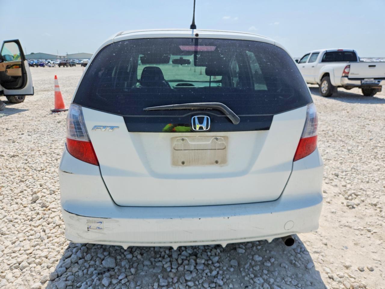 2013 Honda Fit White vin: JHMGE8G39DC007997