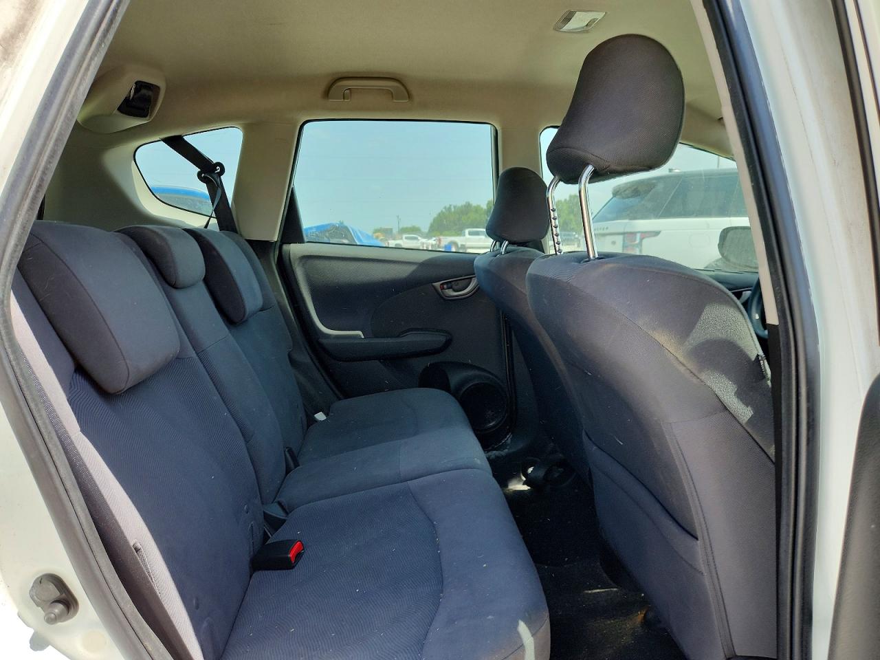 2013 Honda Fit White vin: JHMGE8G39DC007997