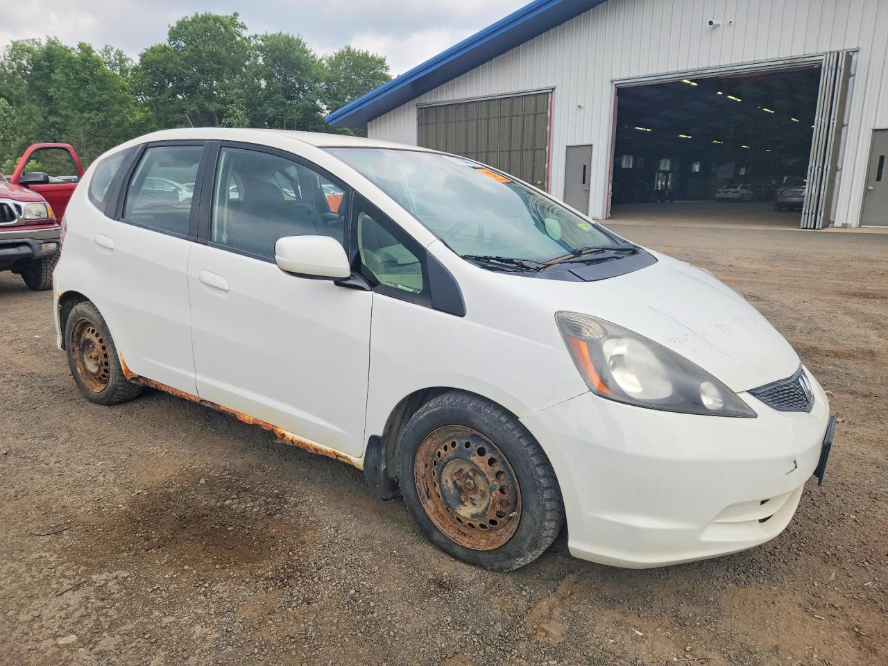 2013 Honda Fit White vin: JHMGE8G39DC083218