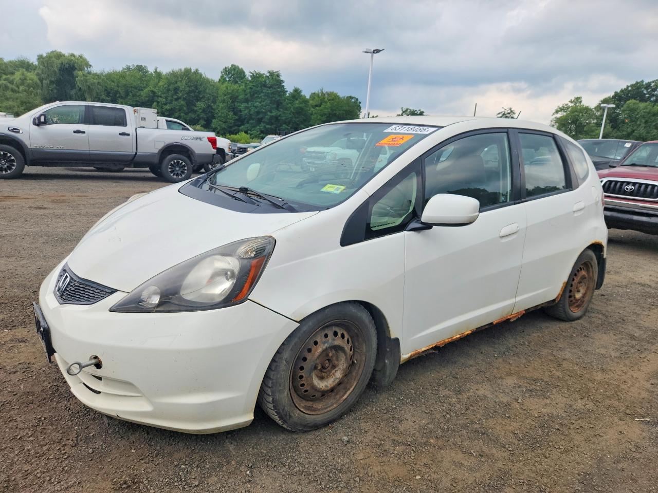 2013 Honda Fit White vin: JHMGE8G39DC083218
