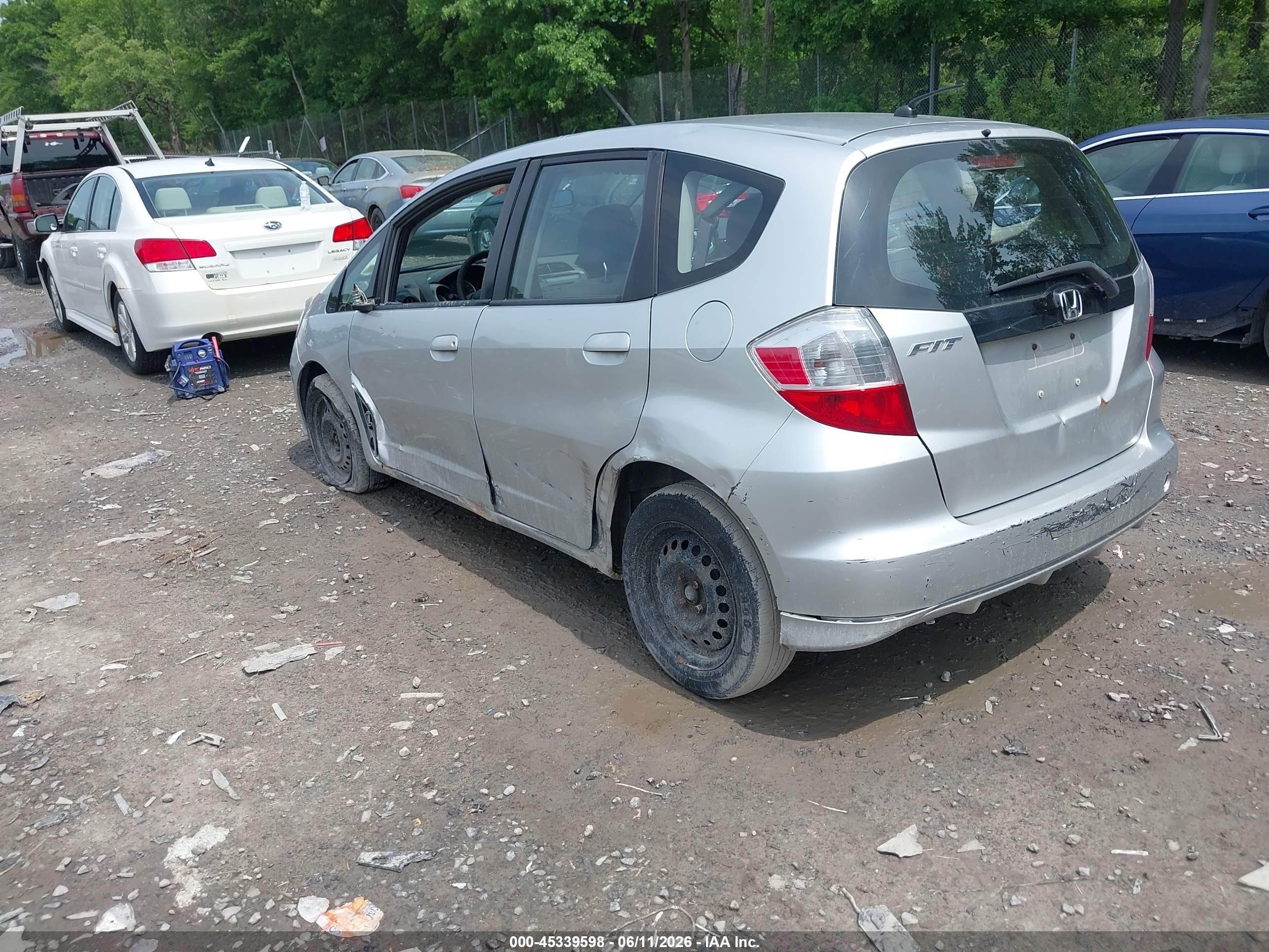 2011 Honda Fit   Silver vin: JHMGE8G3XBC007097