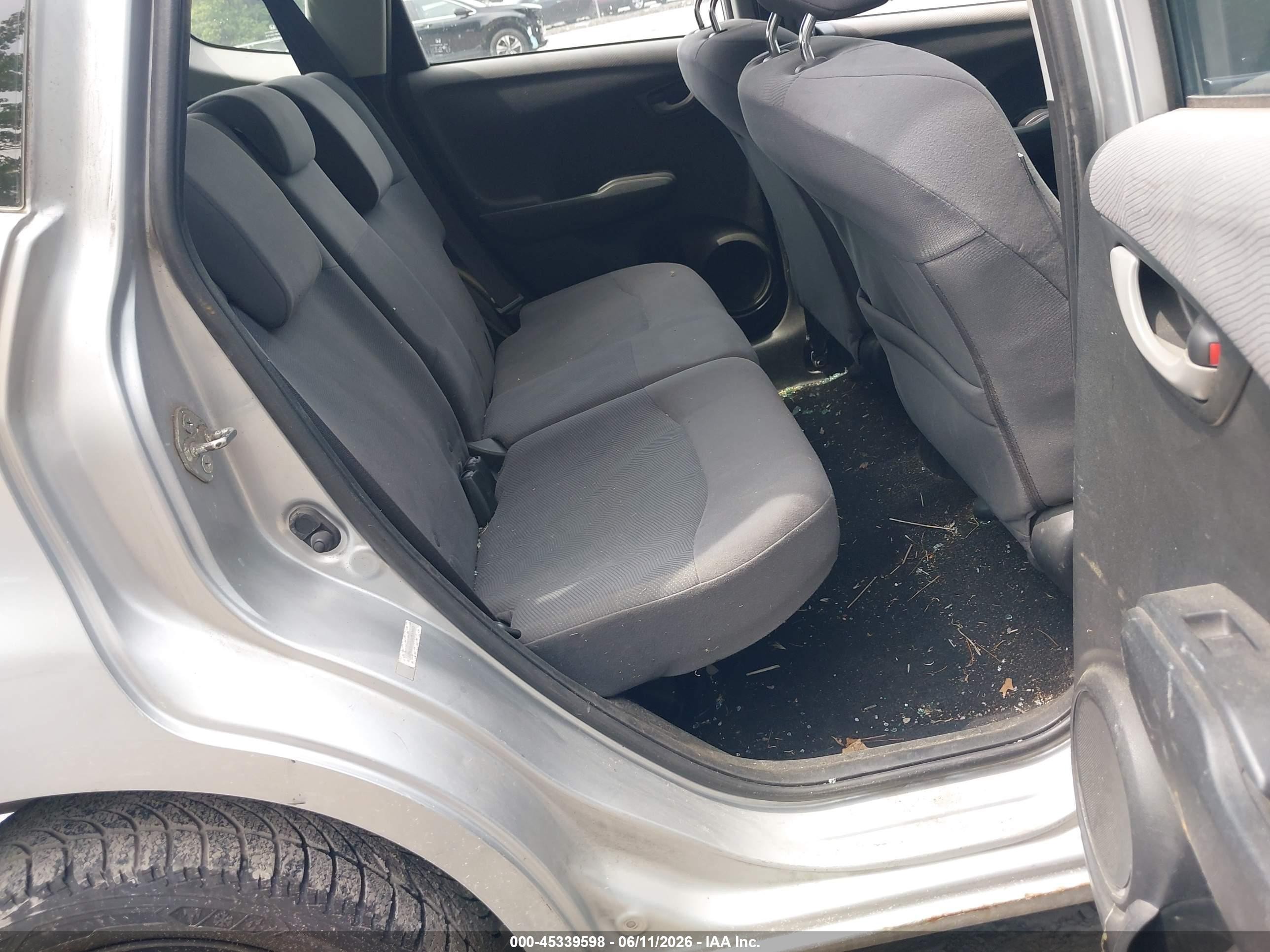 2011 Honda Fit   Silver vin: JHMGE8G3XBC007097