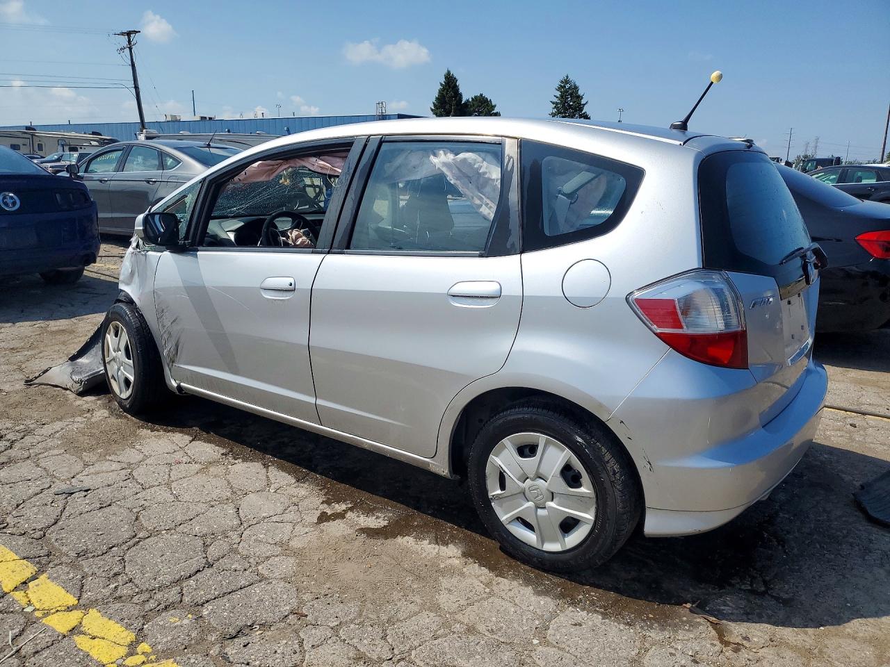 2013 Honda Fit Silver vin: JHMGE8G3XDC007619